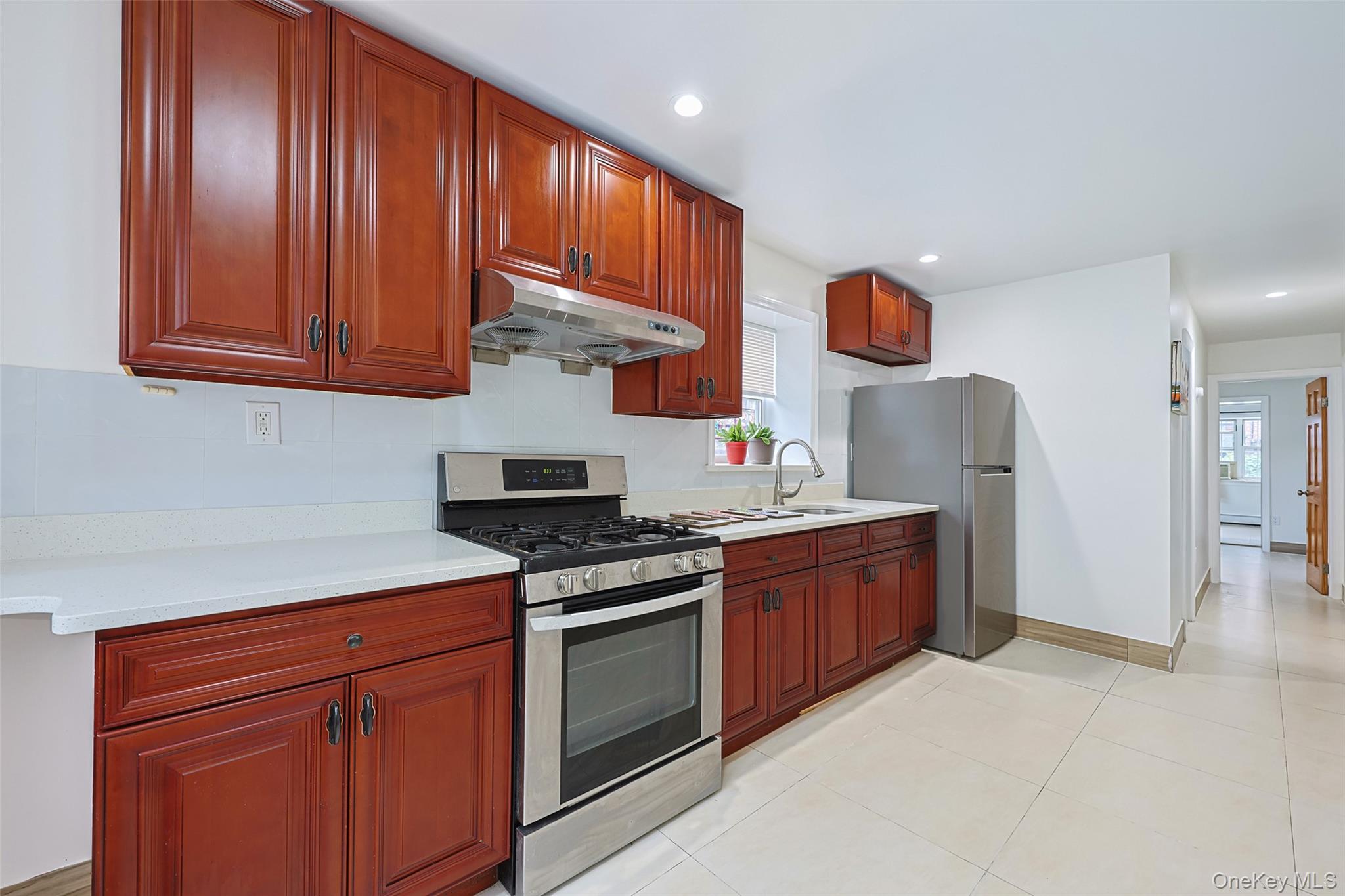 9001 70th Drive Property Photo 3