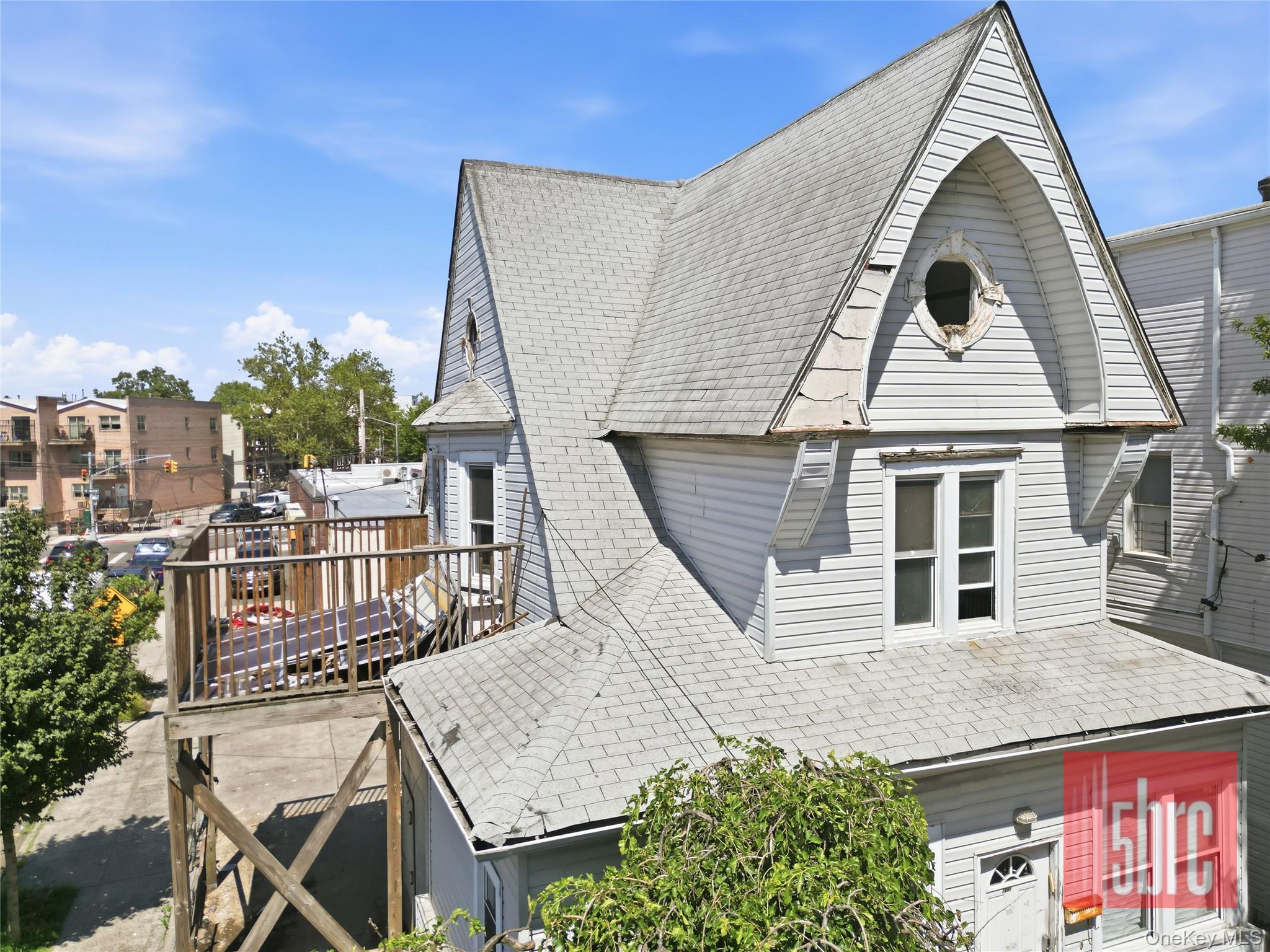 1201 37th Street Property Photo 2