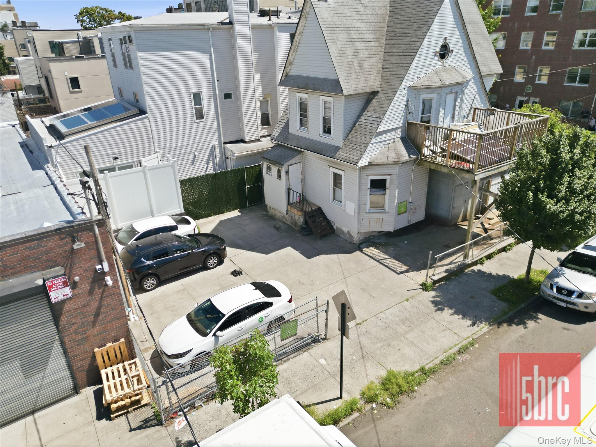 1201 37th Street Property Photo 3