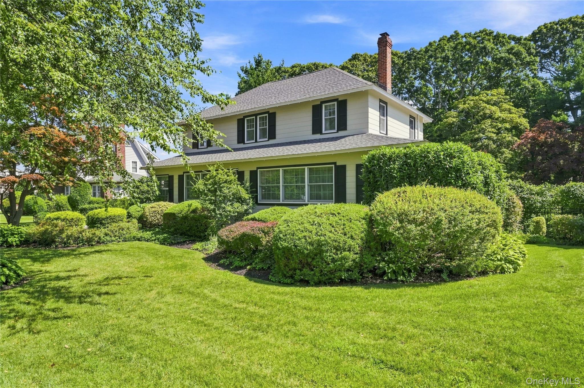 556 N Windsor Avenue Property Photo 4
