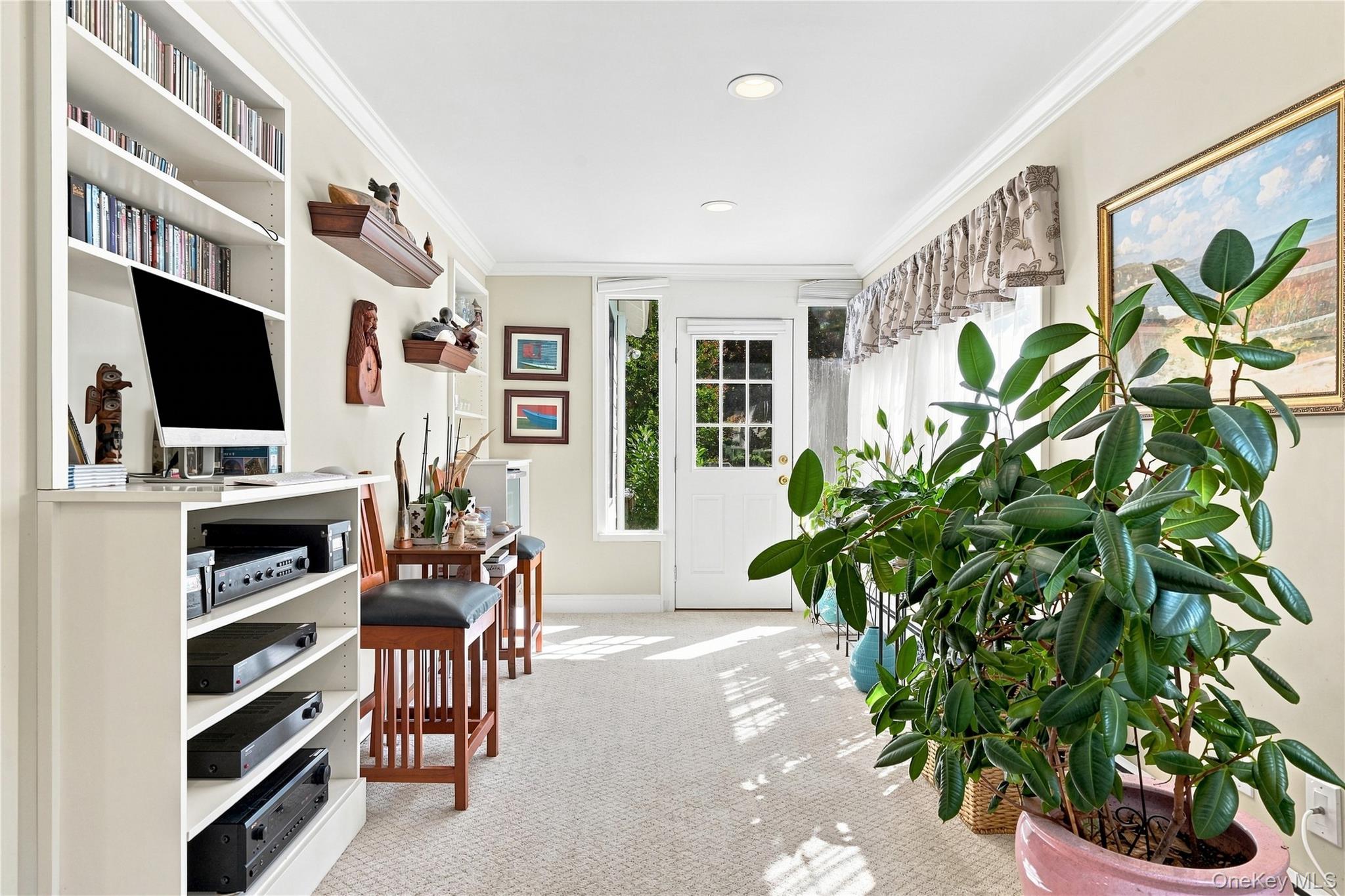 556 N Windsor Avenue Property Photo 17