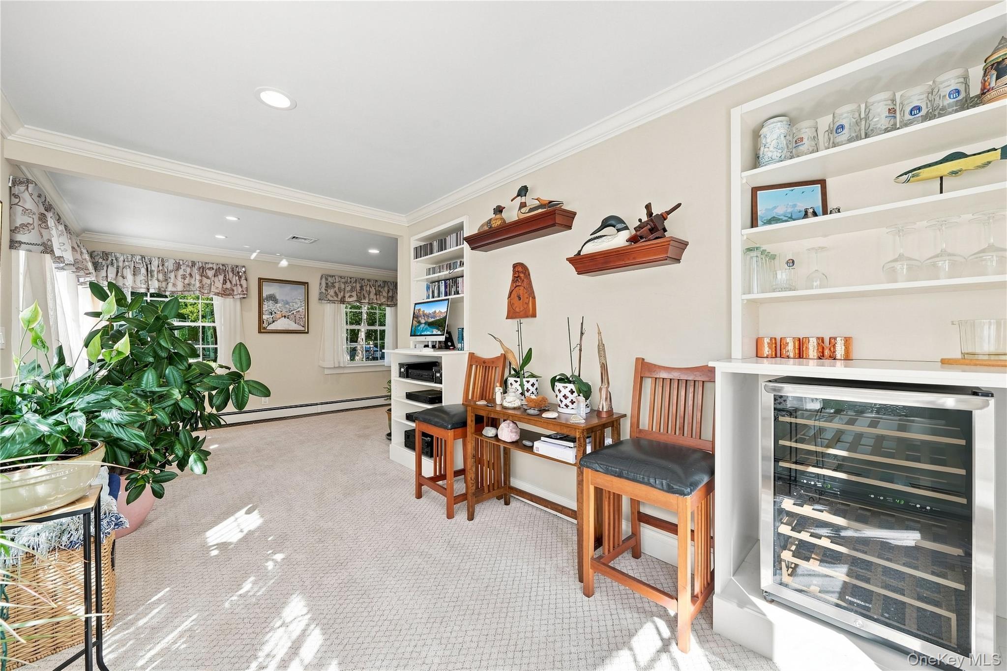 556 N Windsor Avenue Property Photo 18