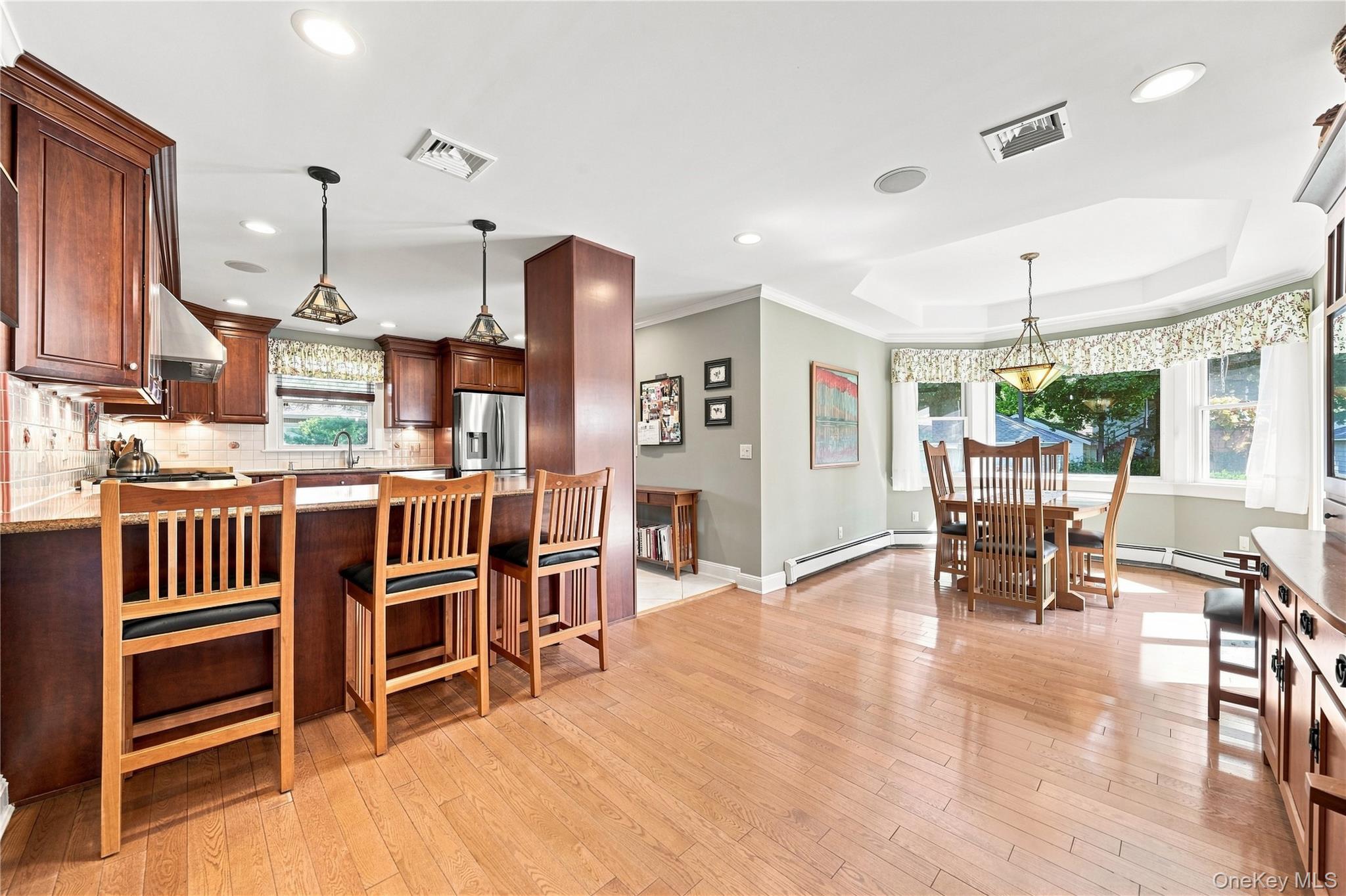 556 N Windsor Avenue Property Photo 19