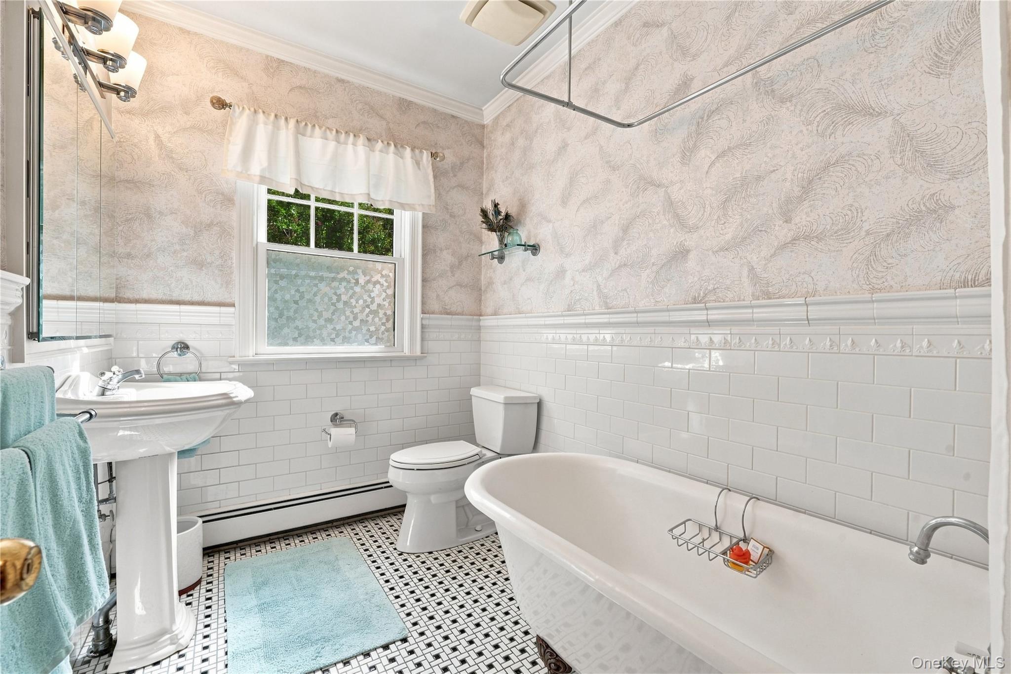 556 N Windsor Avenue Property Photo 31