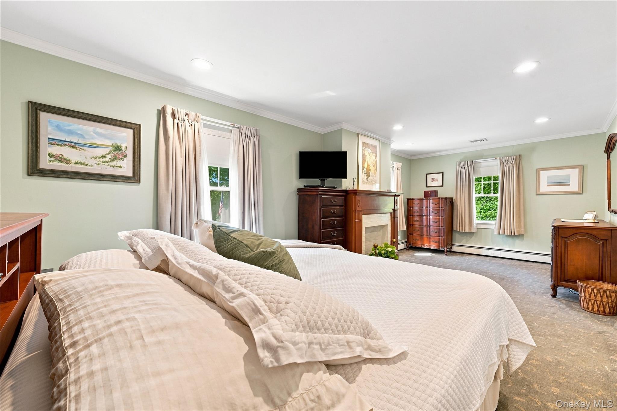 556 N Windsor Avenue Property Photo 33
