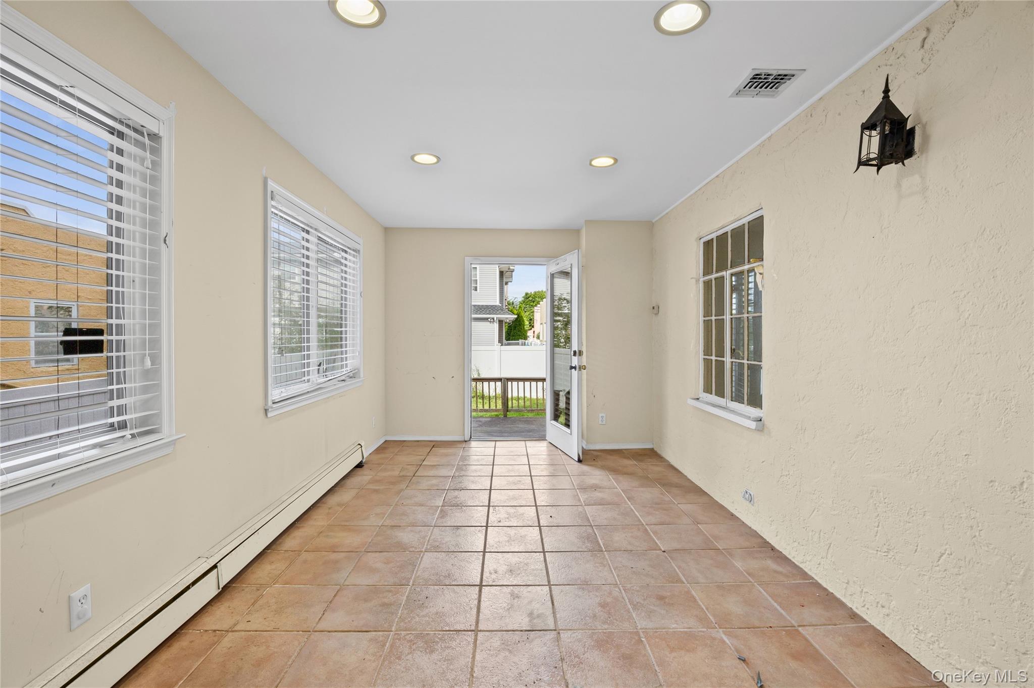 319 Frankel Boulevard Property Photo 7