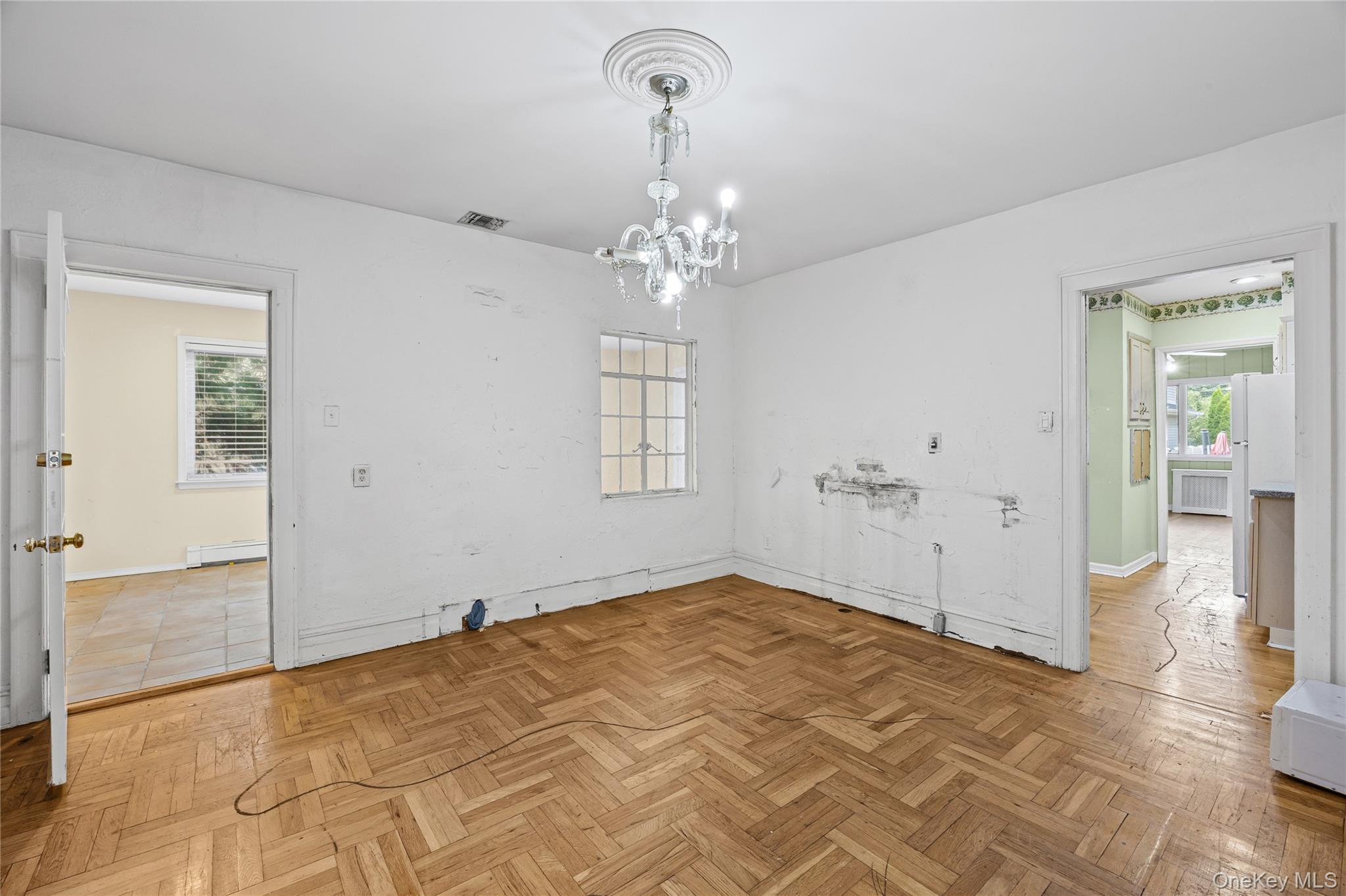 319 Frankel Boulevard Property Photo 10