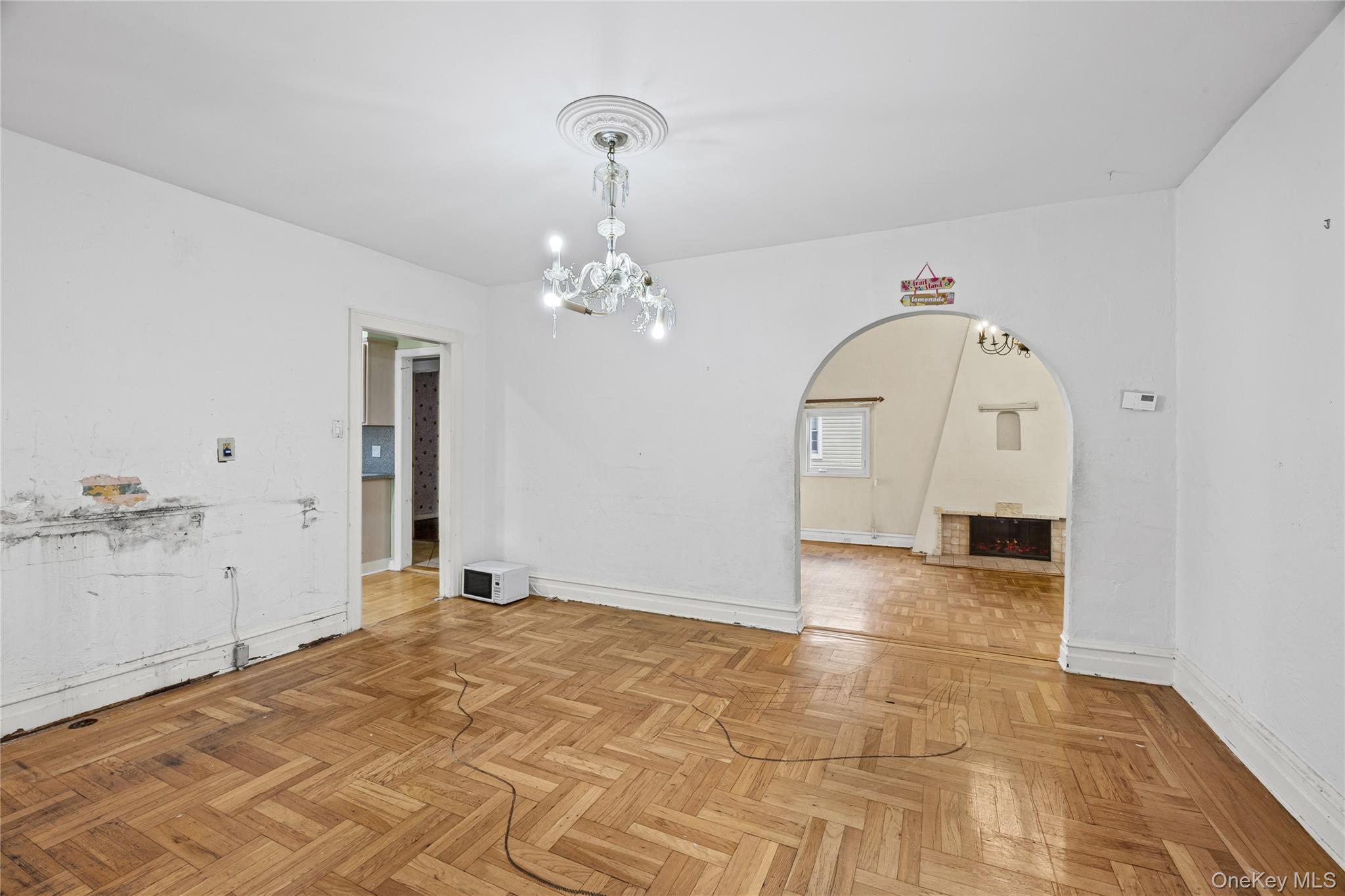 319 Frankel Boulevard Property Photo 11