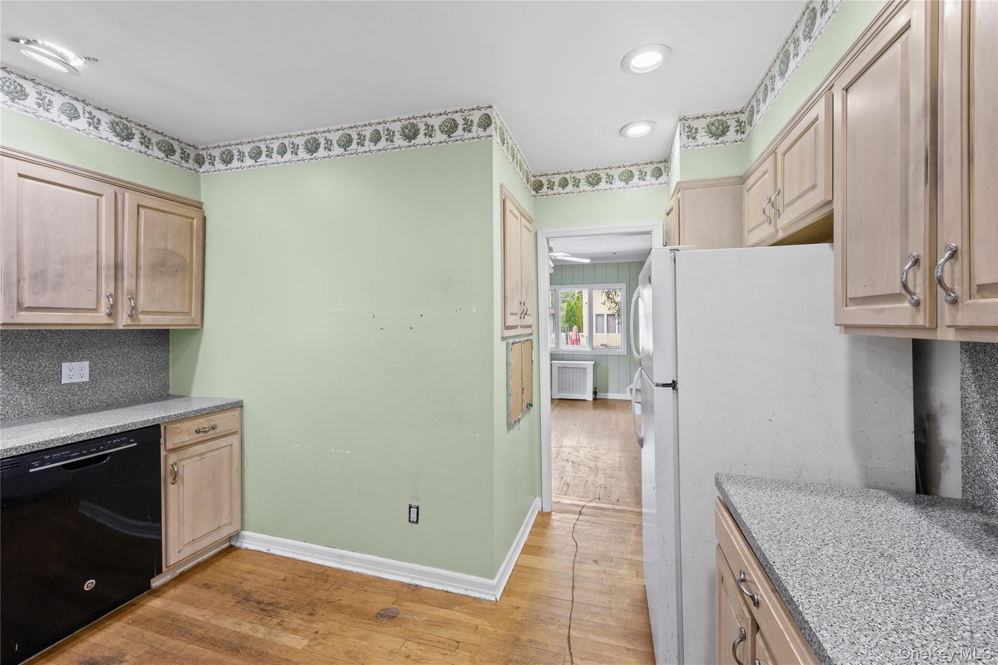 319 Frankel Boulevard Property Photo 15