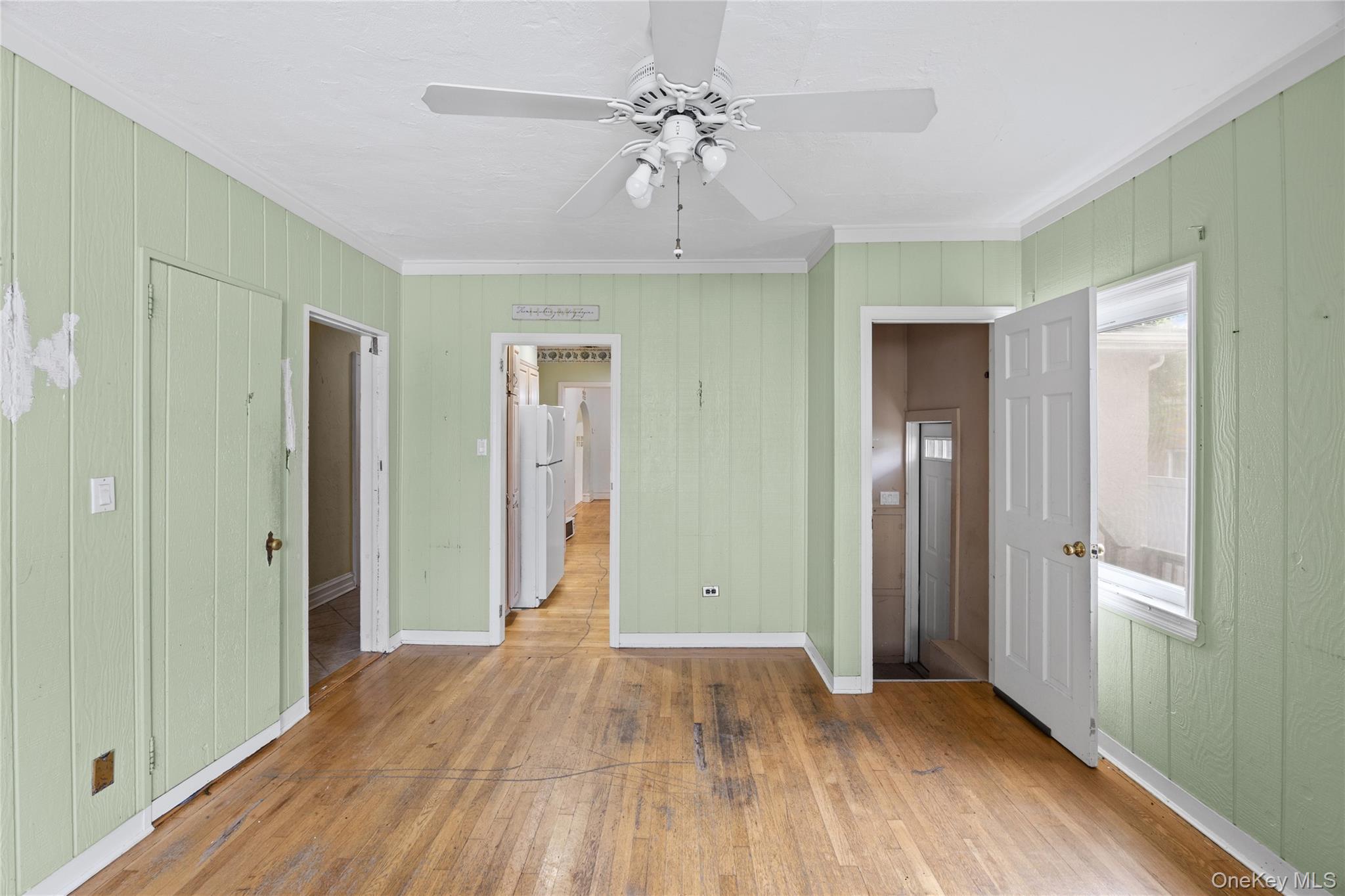 319 Frankel Boulevard Property Photo 18