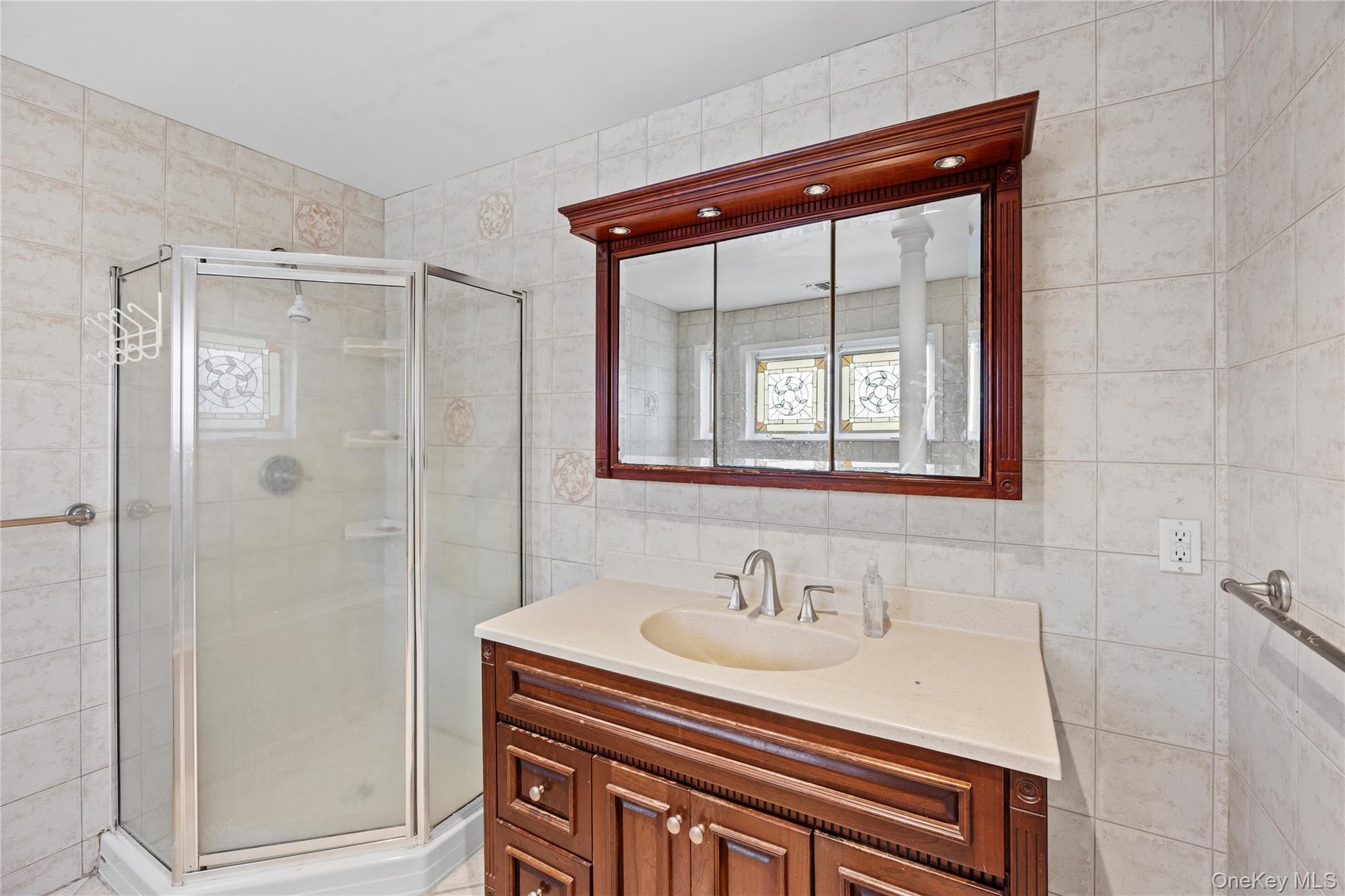 319 Frankel Boulevard Property Photo 25