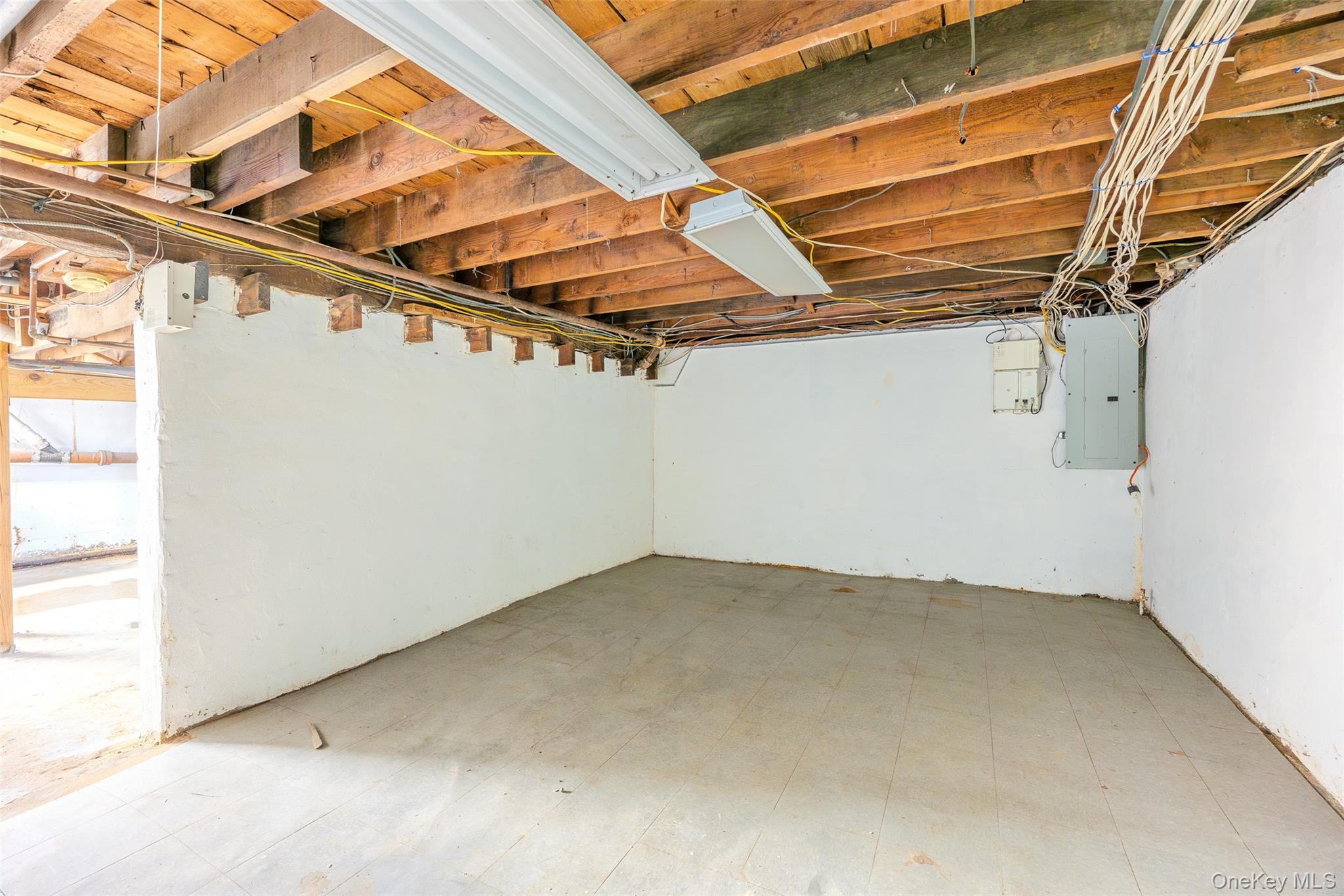 319 Frankel Boulevard Property Photo 38