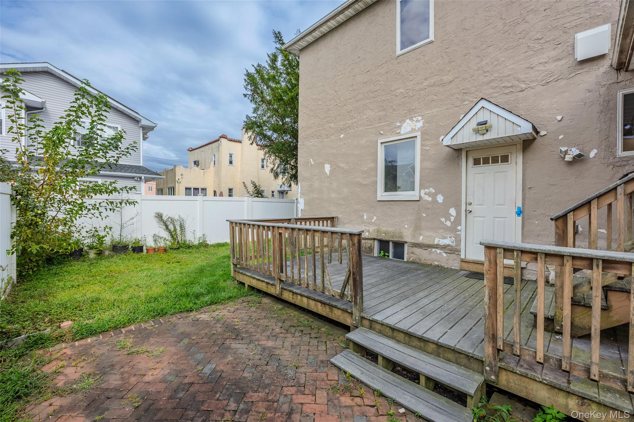 319 Frankel Boulevard Property Photo 39