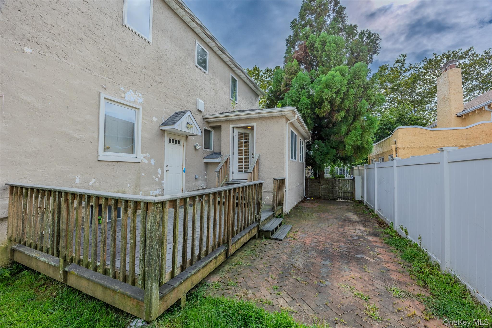 319 Frankel Boulevard Property Photo 41