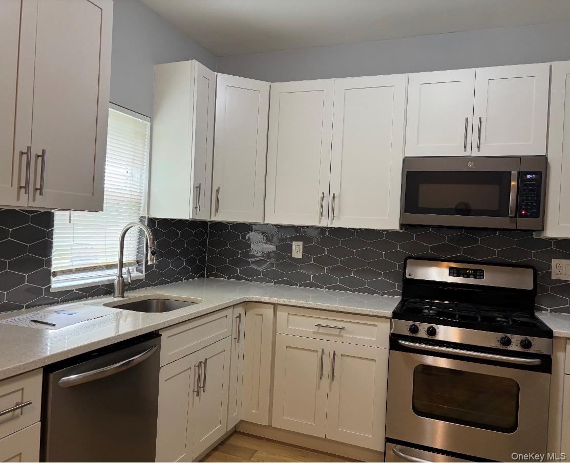 980 Thomas Place 1 Property Photo 2