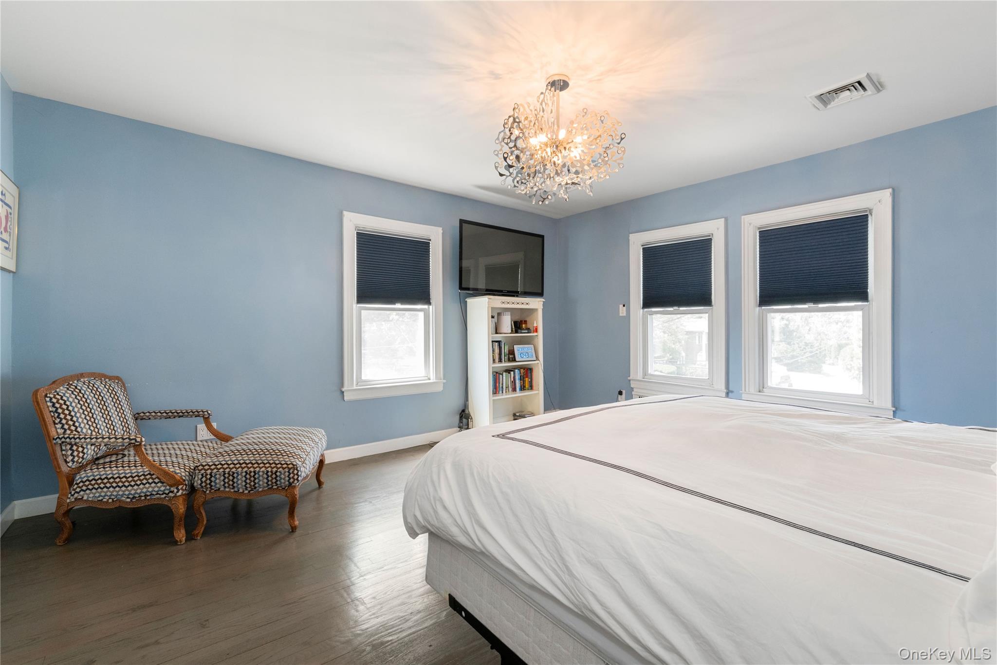 381 Woodmere Boulevard Property Photo 9