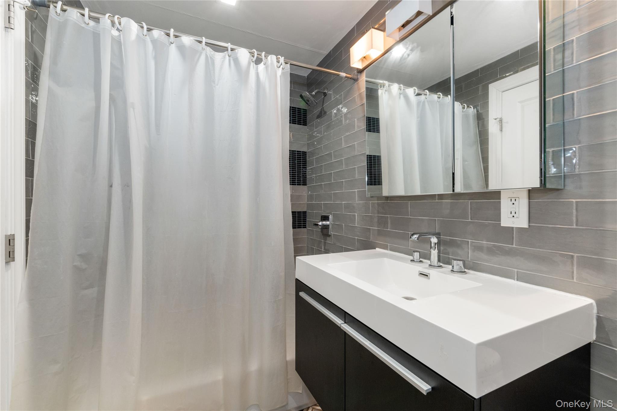 381 Woodmere Boulevard Property Photo 11