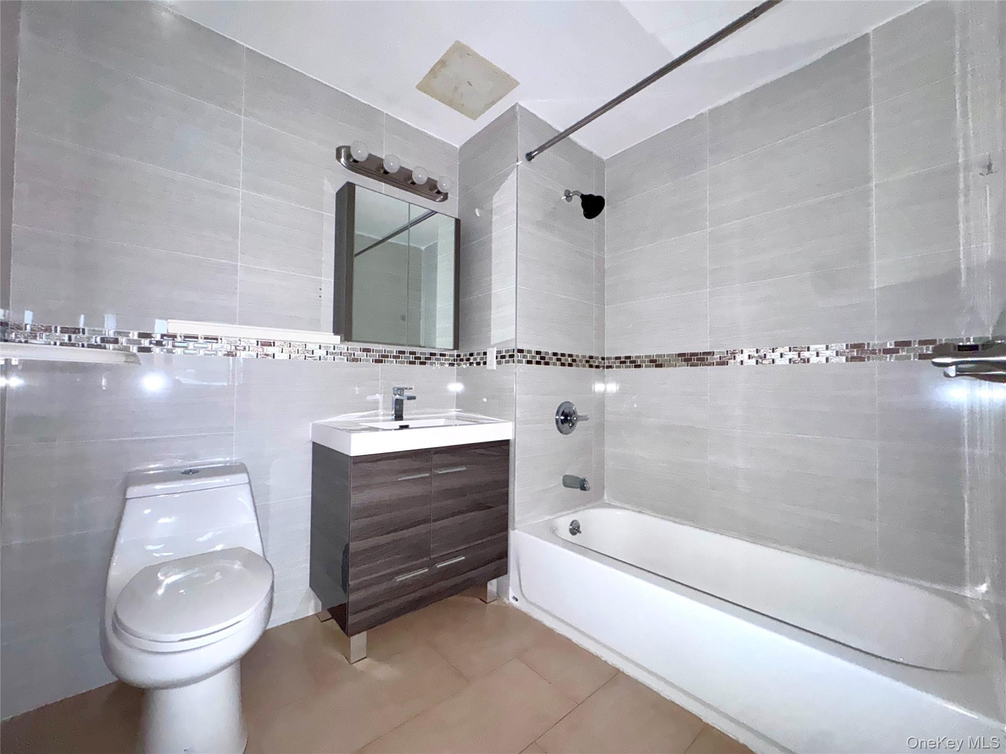 136-20 Booth Memorial Avenue 3a Property Photo 11