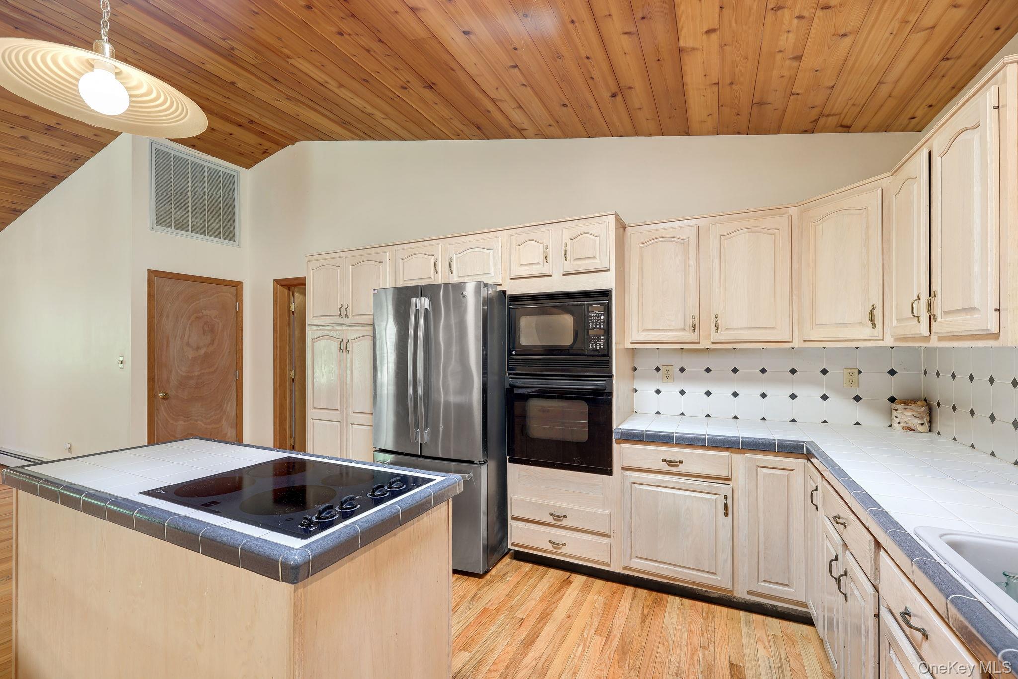 1169 Ridgebury Road Property Photo 7