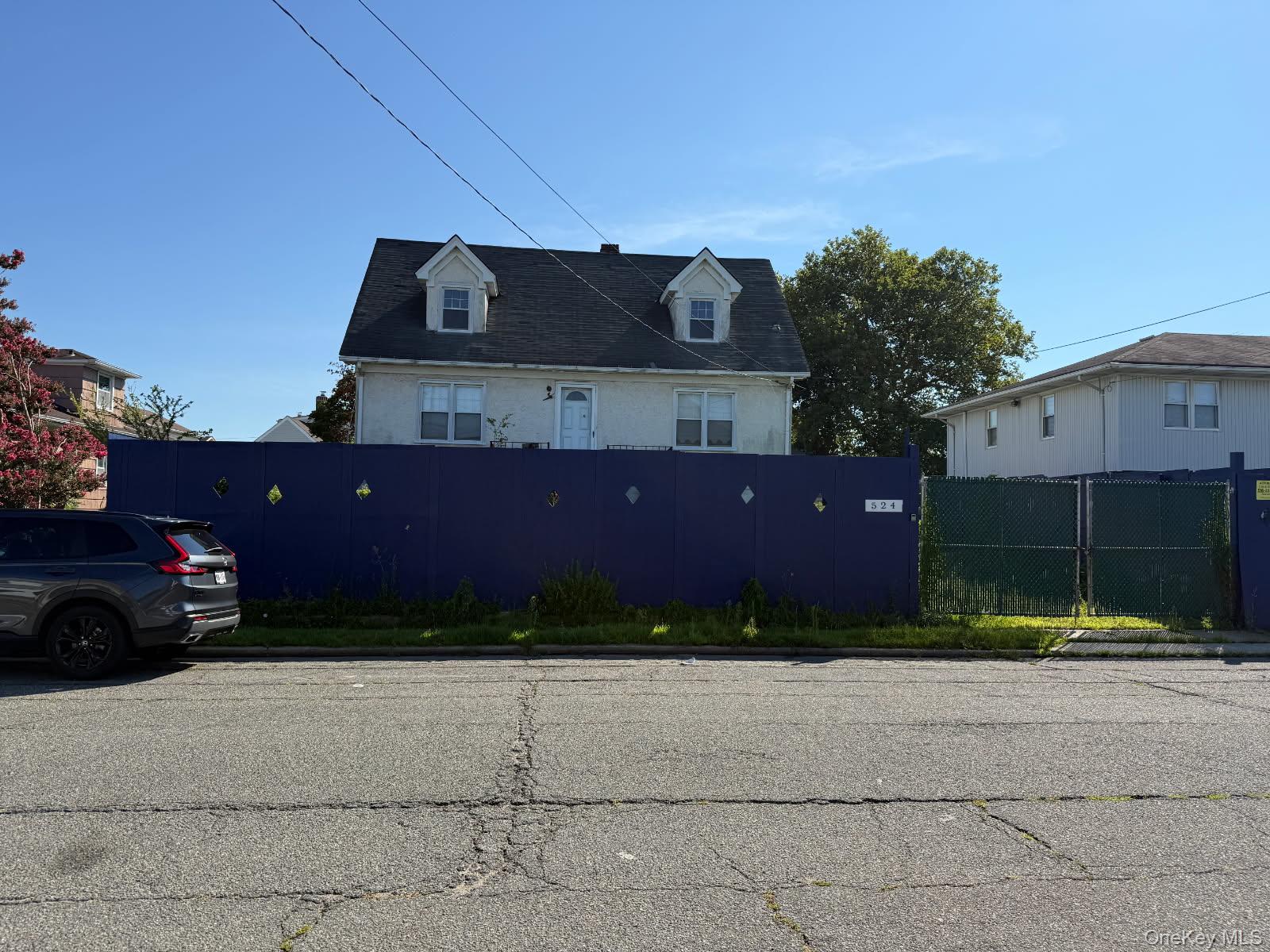 524 Bayview Avenue Property Photo 2