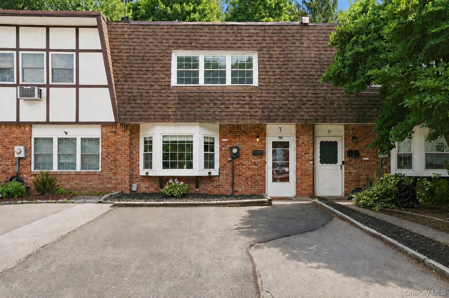 7 Roundtree Court Property Photo 2
