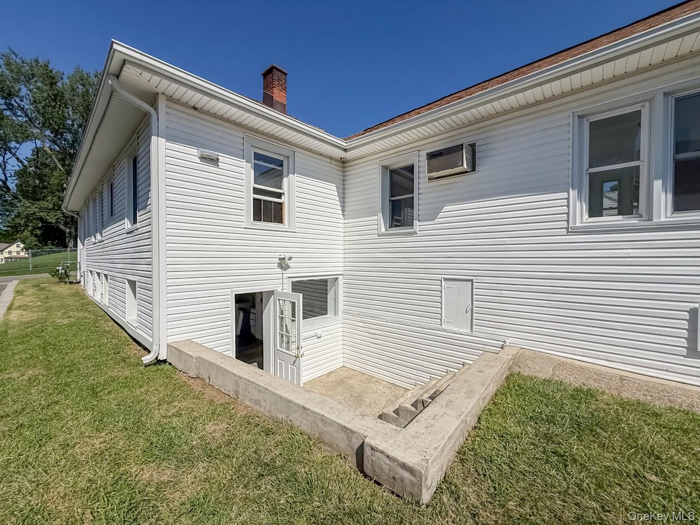 615 Smith Street Property Photo 17