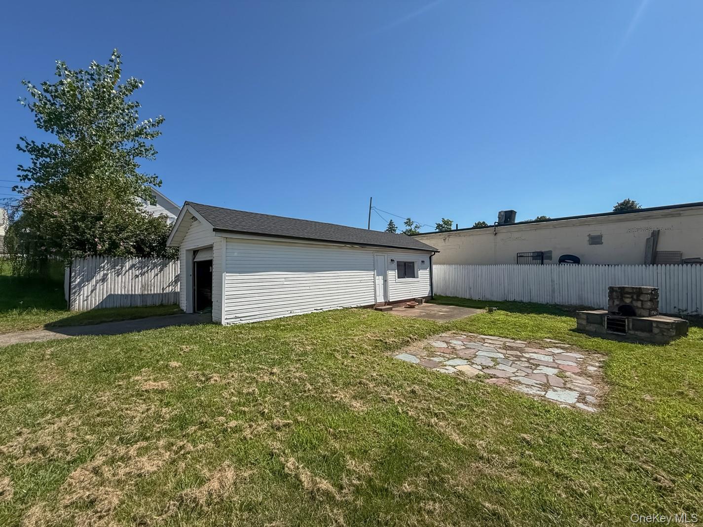 615 Smith Street Property Photo 23