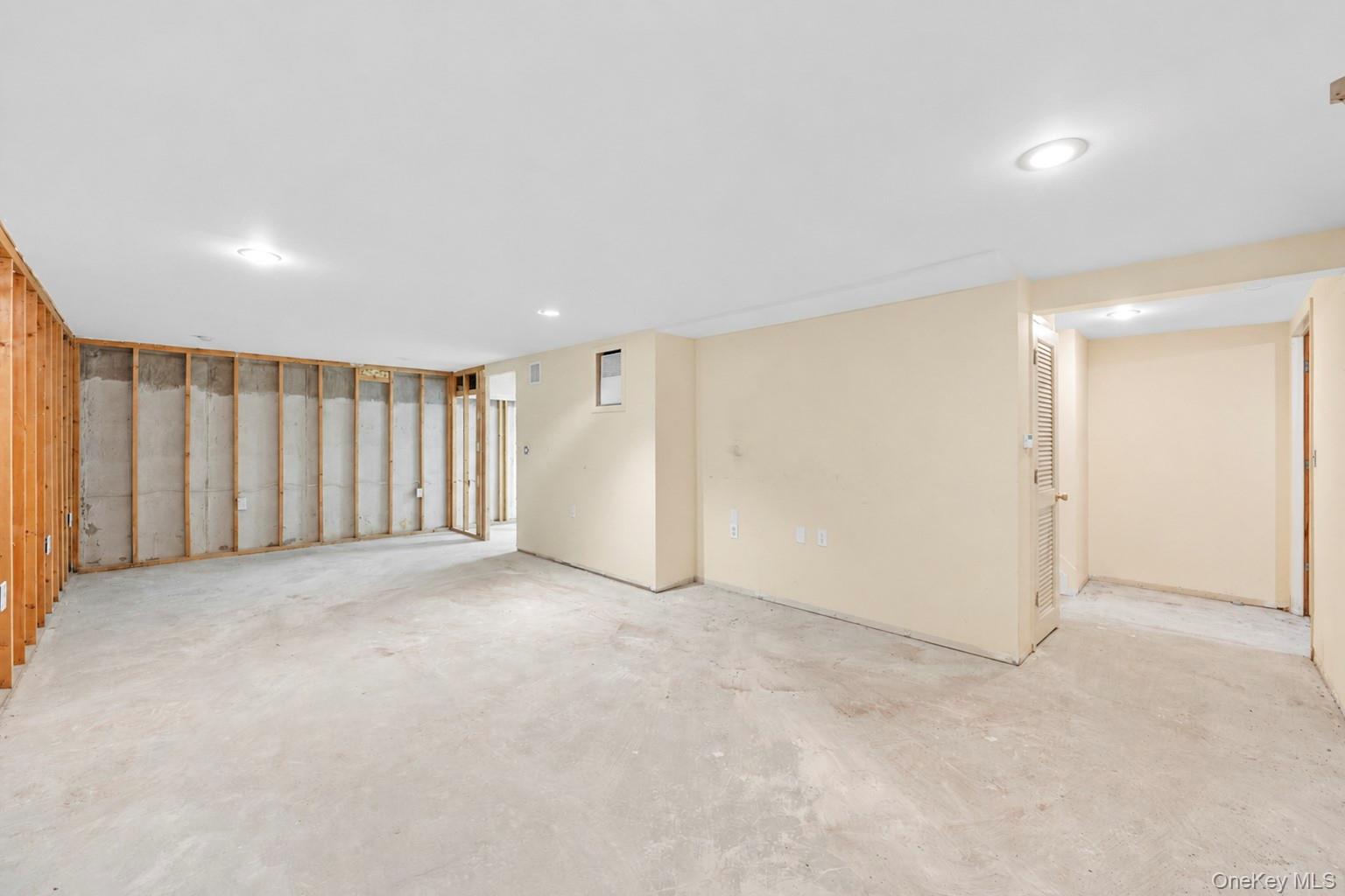 95 Windsor Gate Drive Property Photo 43