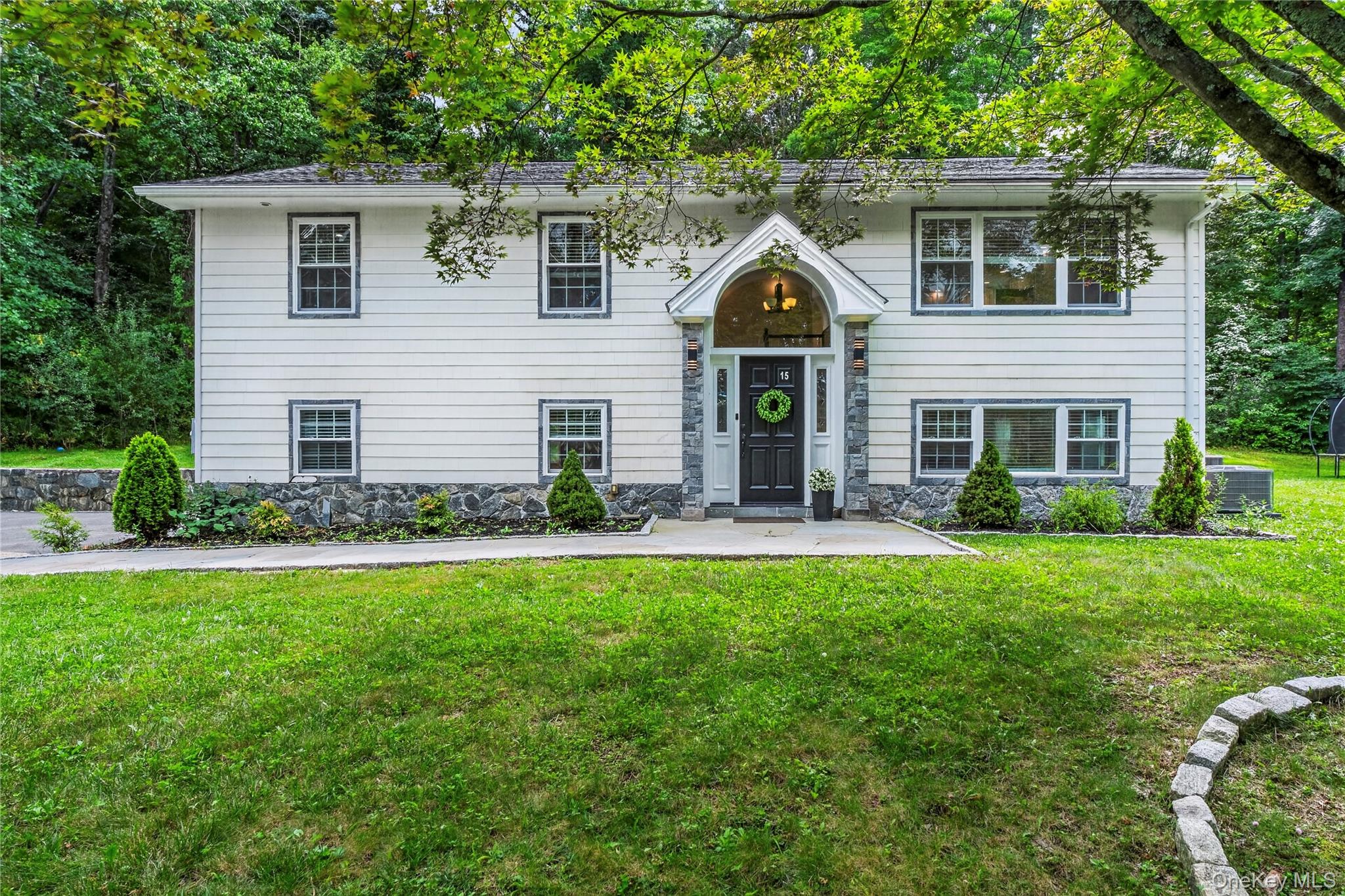 15 Cobblestone Lane Property Photo 1