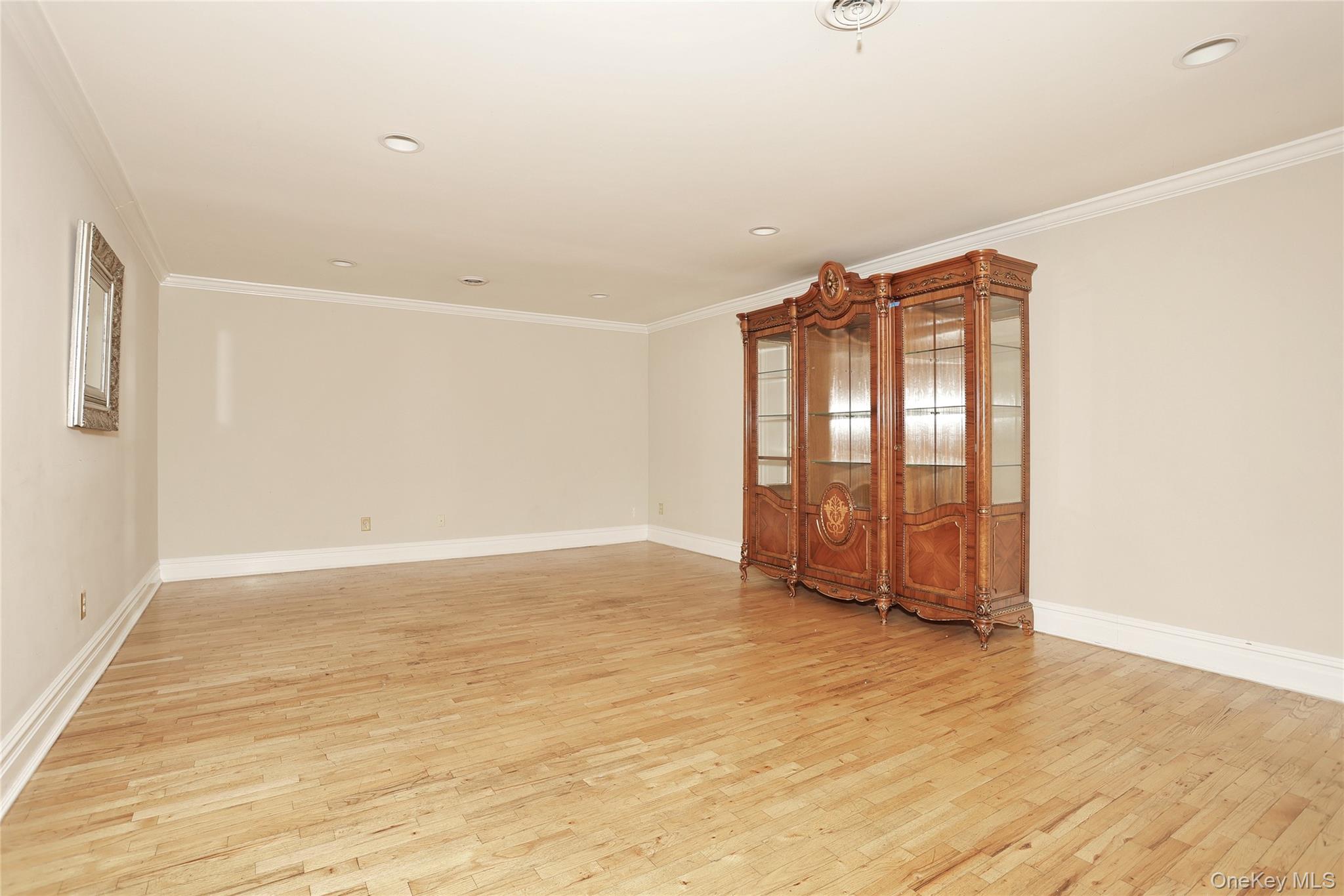 6 Nicole Way Property Photo 5