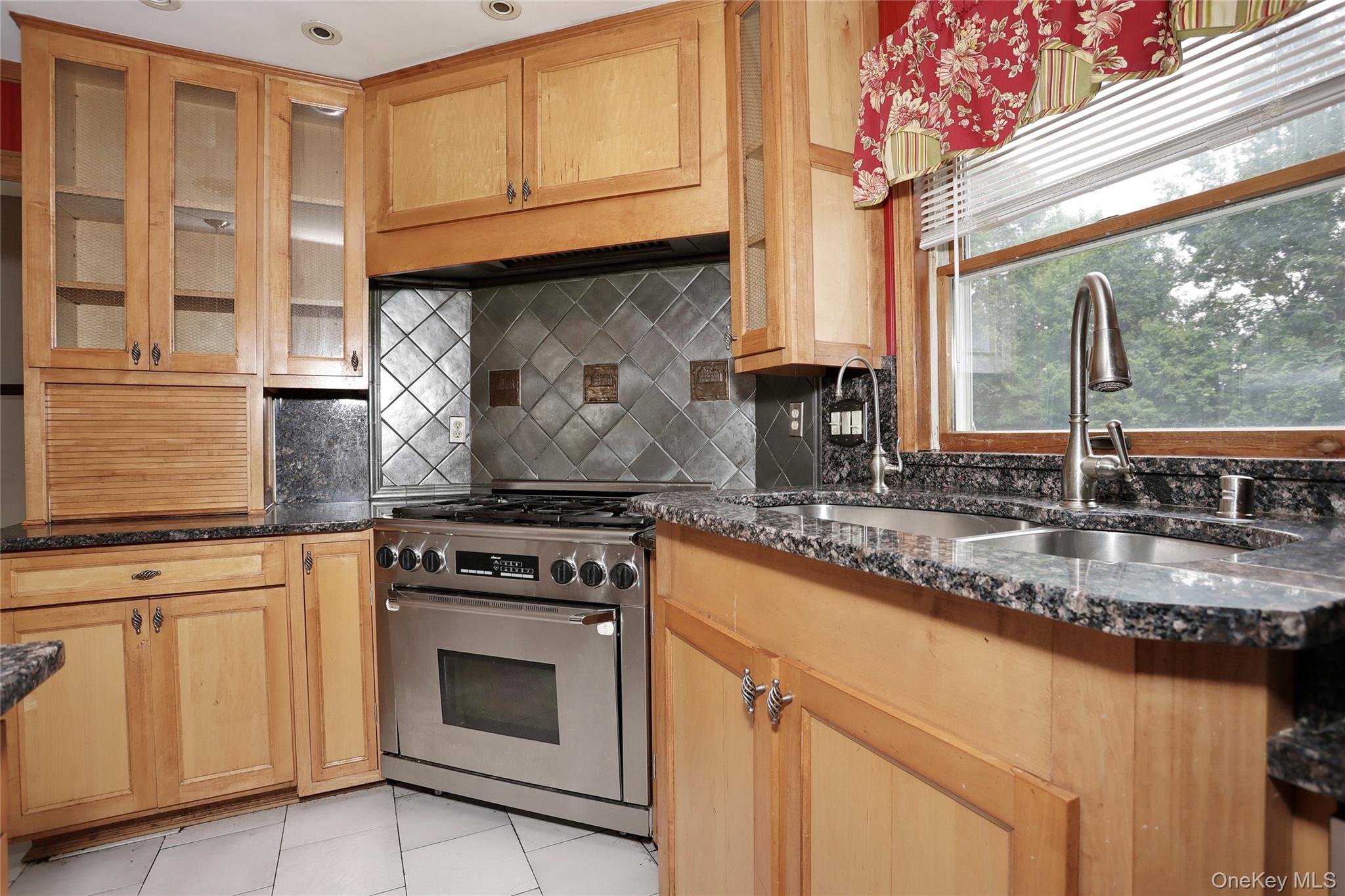 6 Nicole Way Property Photo 11