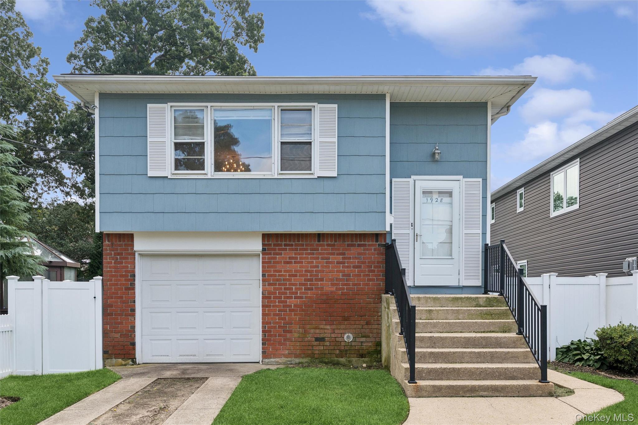1928 Gormley Avenue Property Photo 2