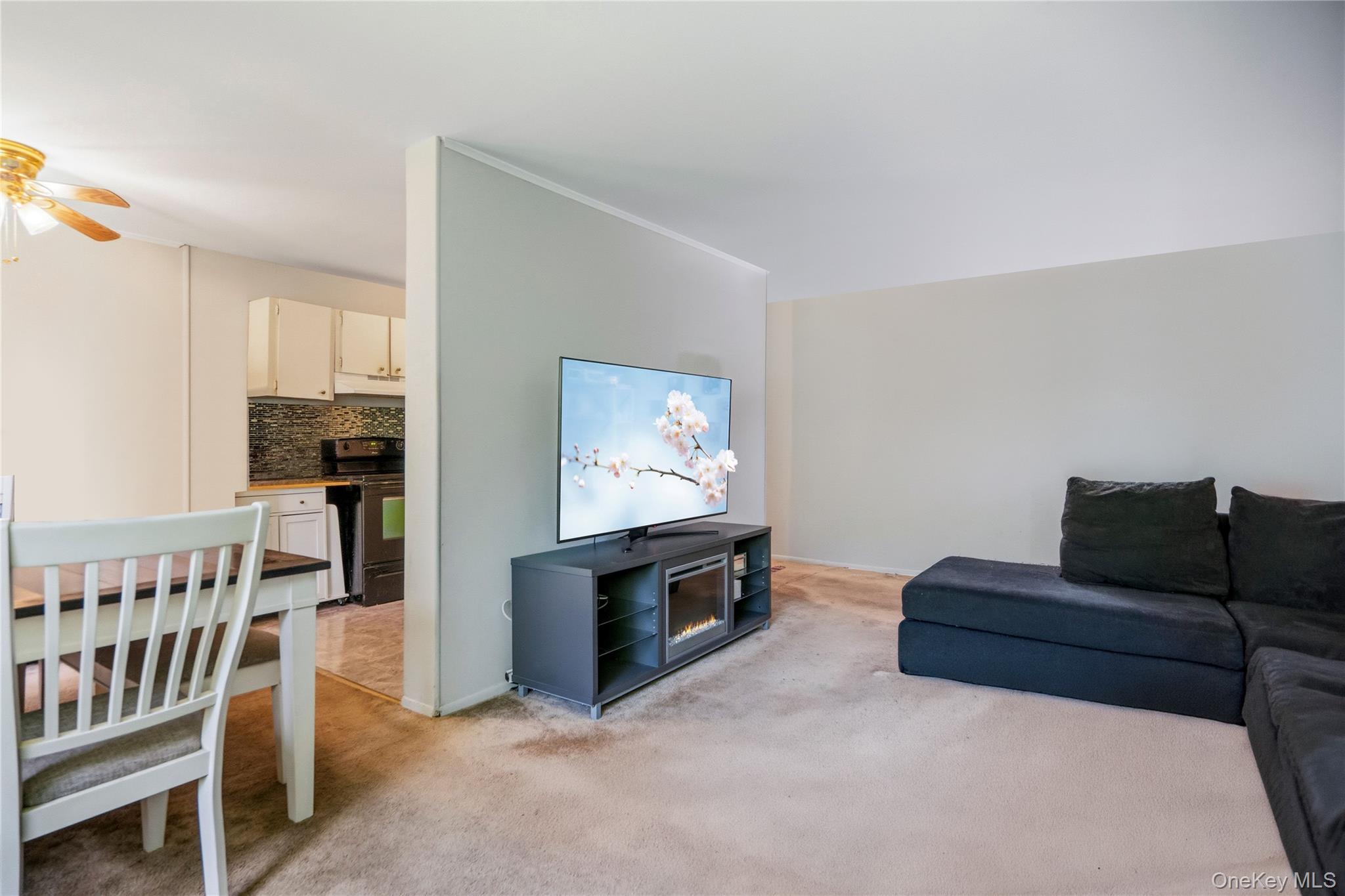 2453 Union 20b Property Photo 6
