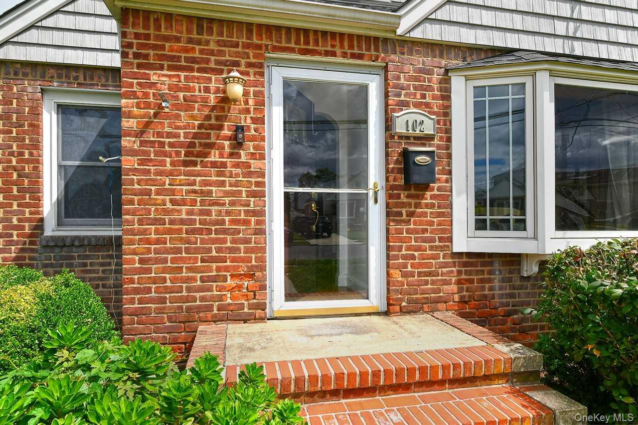 102 Roxbury Road Property Photo 4