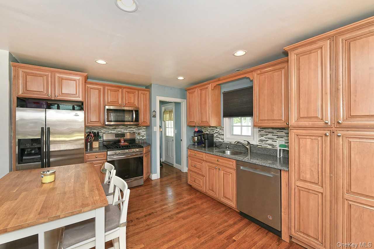 102 Roxbury Road Property Photo 9