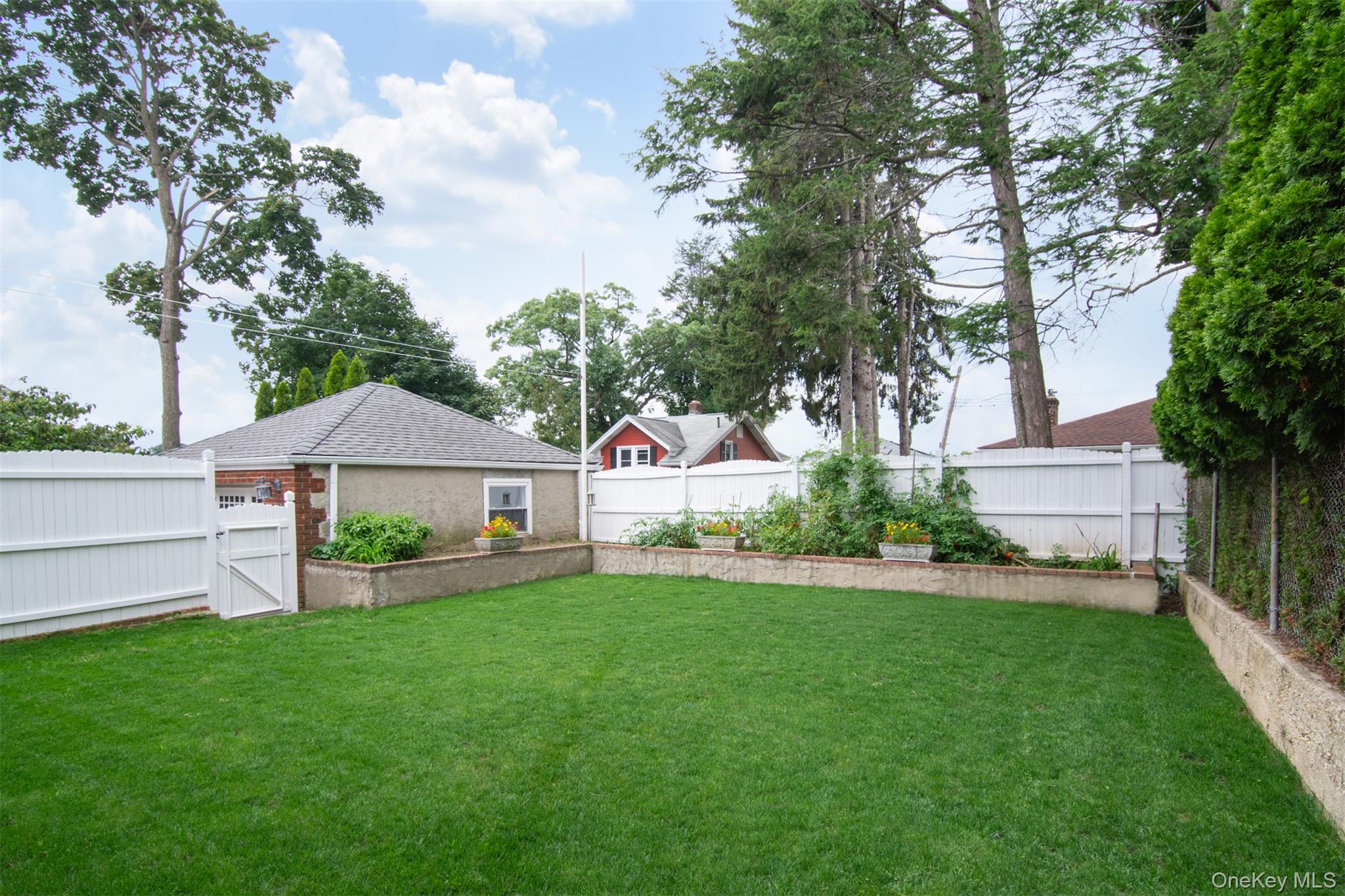 53 Briggs Avenue Property Photo 4