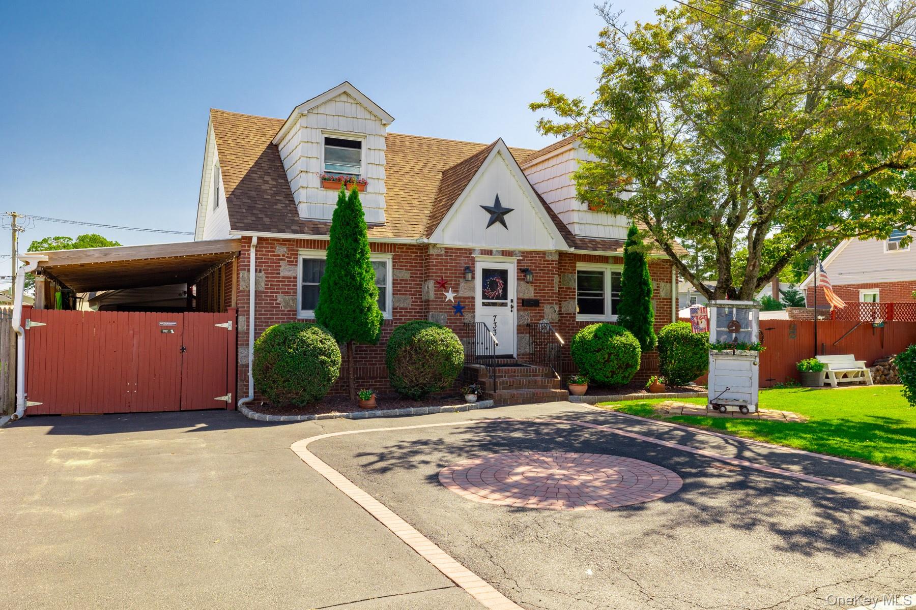 733 9th Street Property Photo 1