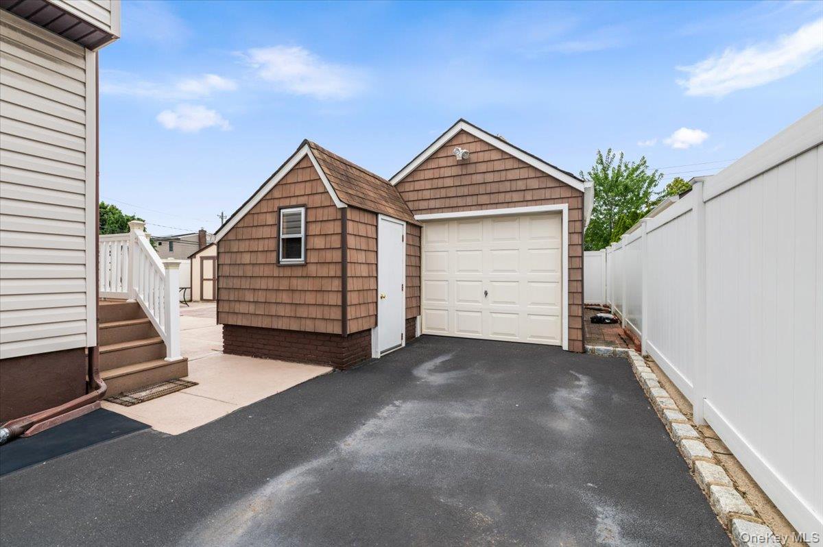 10 Enness Avenue Property Photo 31