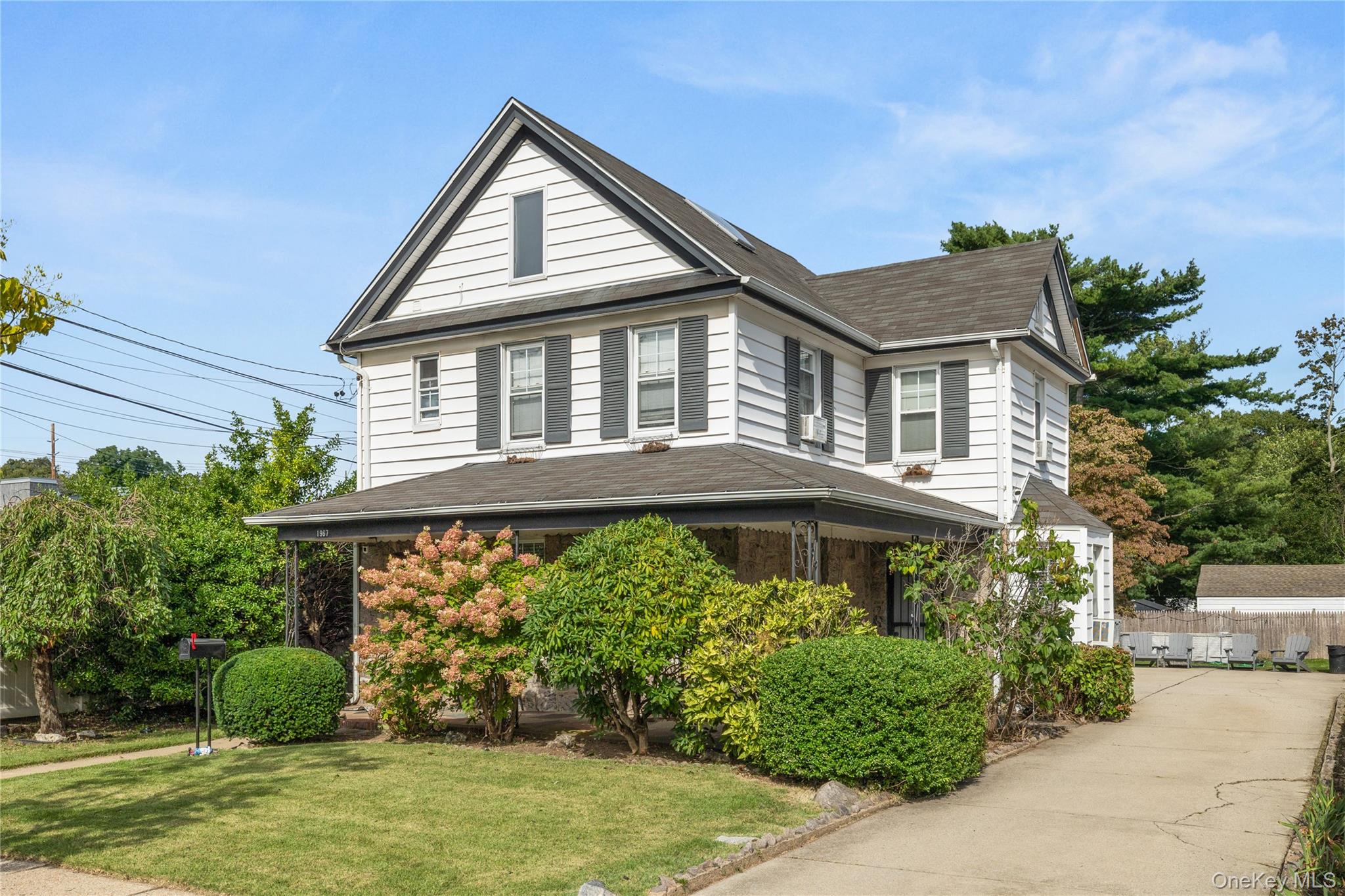 1967 Oakland Avenue Property Photo 1