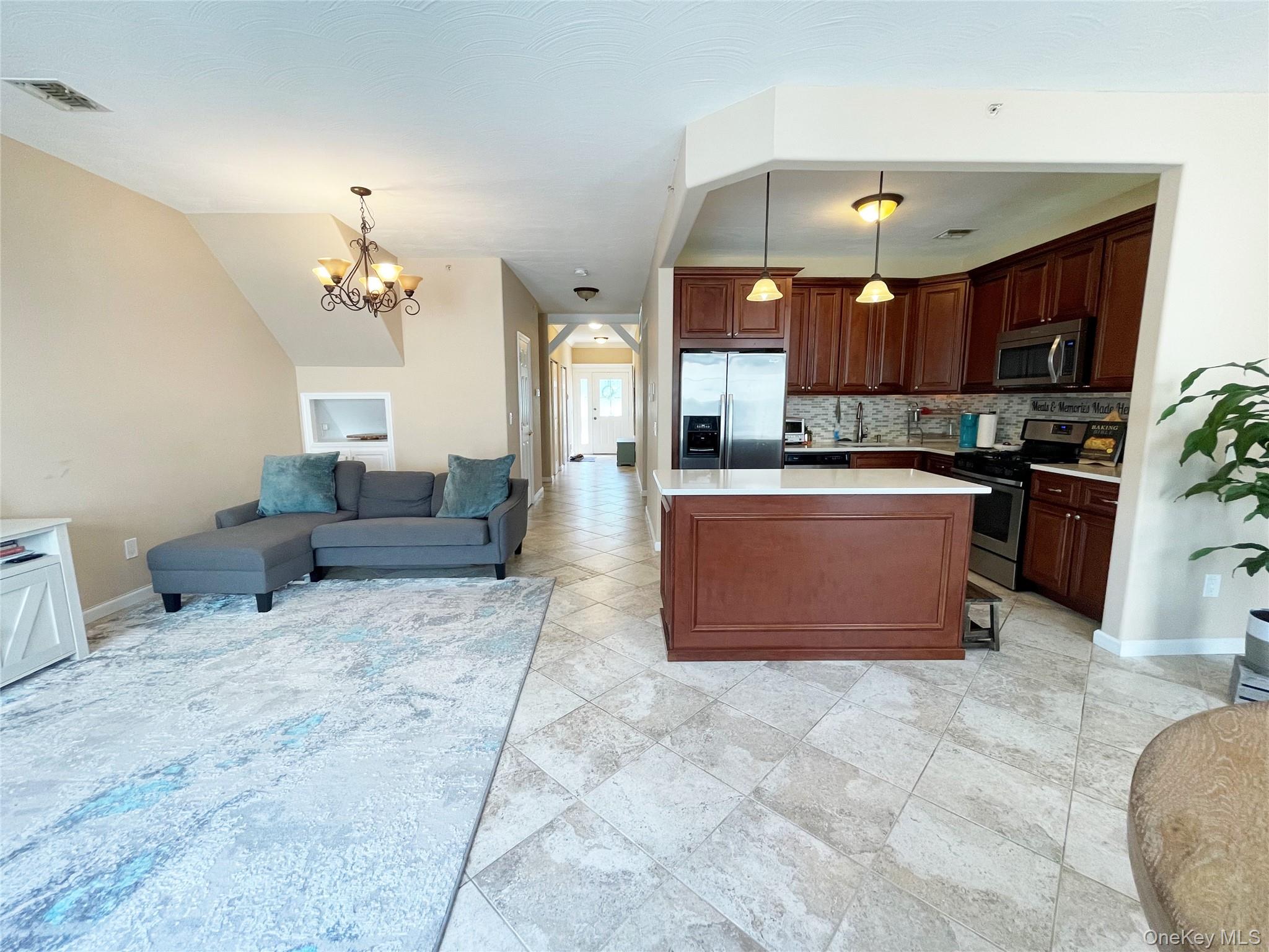 245 Beach Breeze Lane Property Photo 4