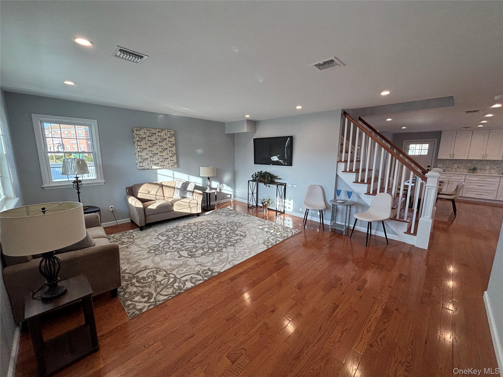 403 S Bayview Avenue Property Photo 24
