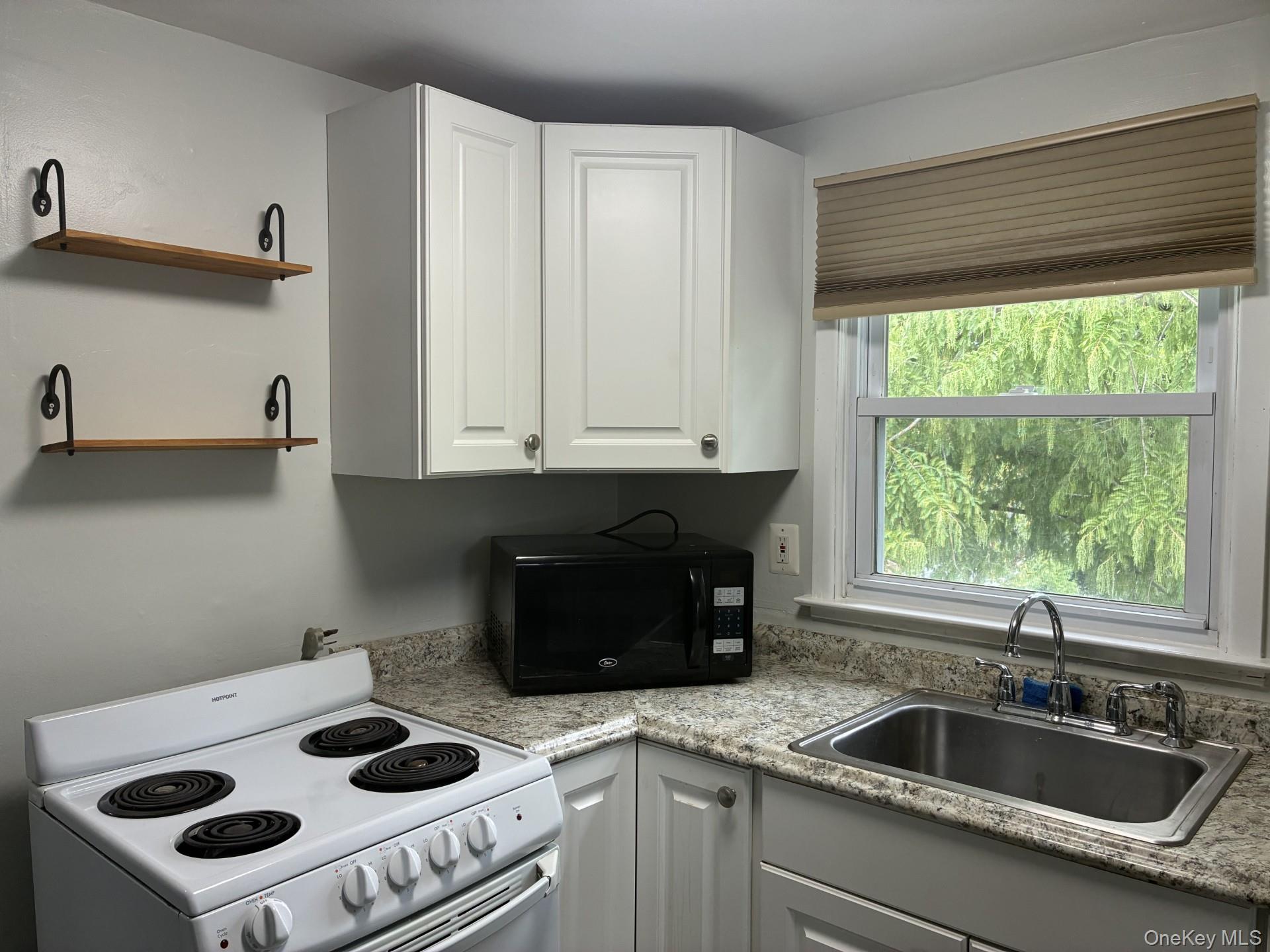 238 Laurel Road Property Photo 4