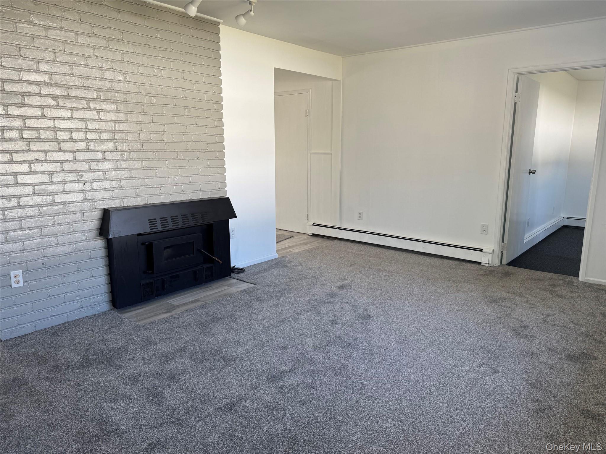 1041570 Property Photo 2