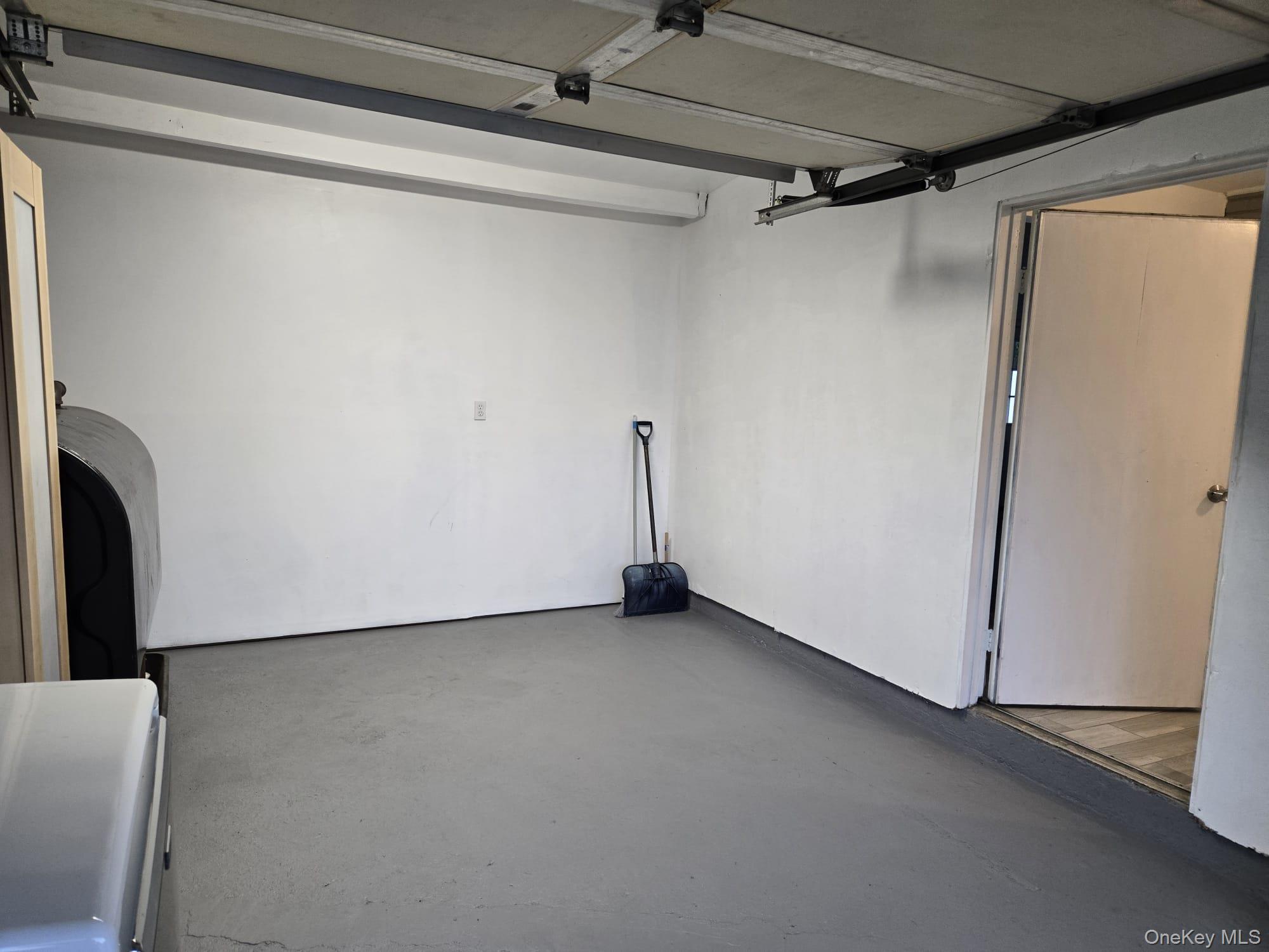 1041570 Property Photo 25