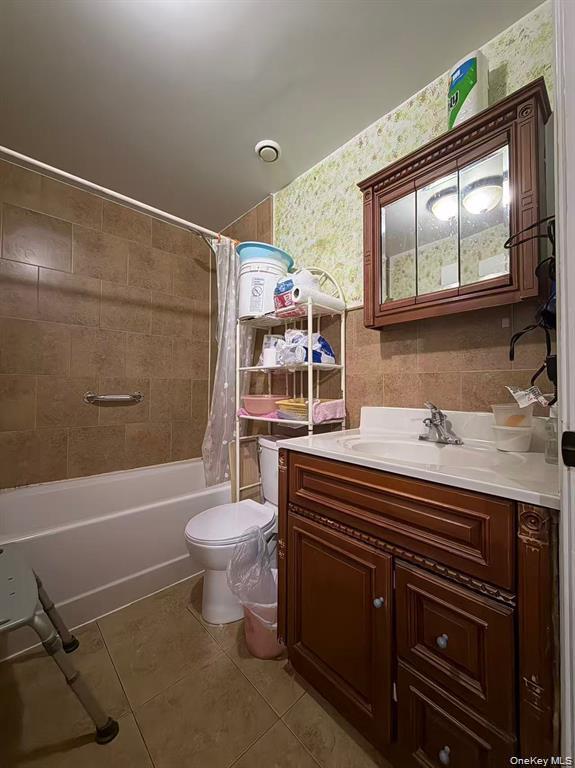 101-18 39th Avenue Property Photo 6