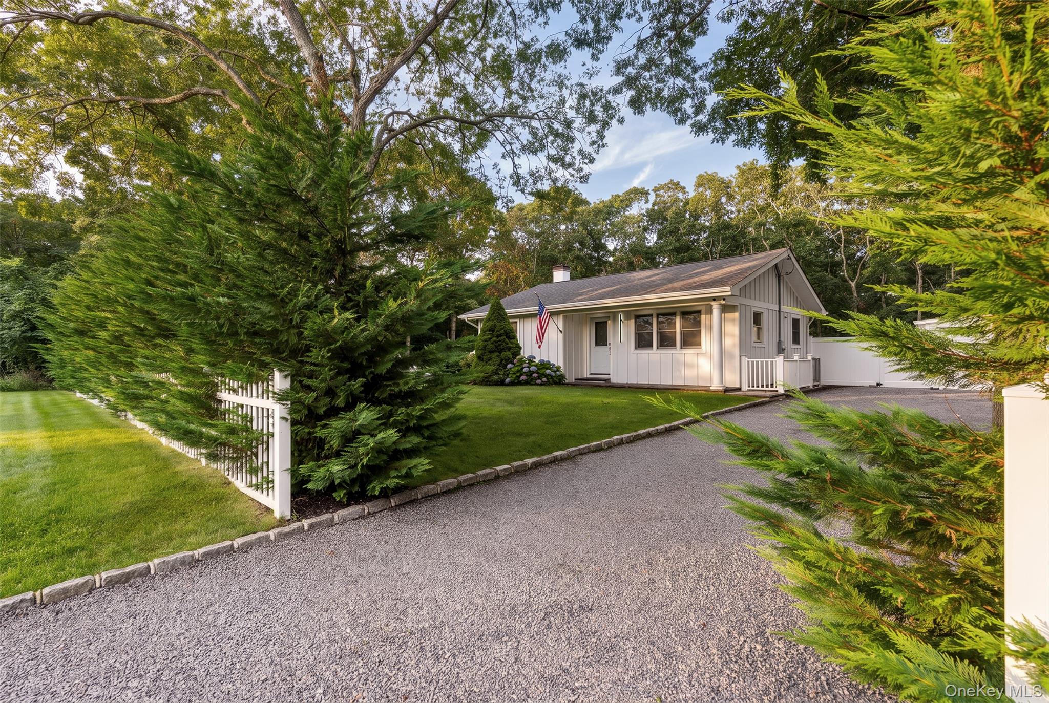 81 S Country Road Property Photo 1