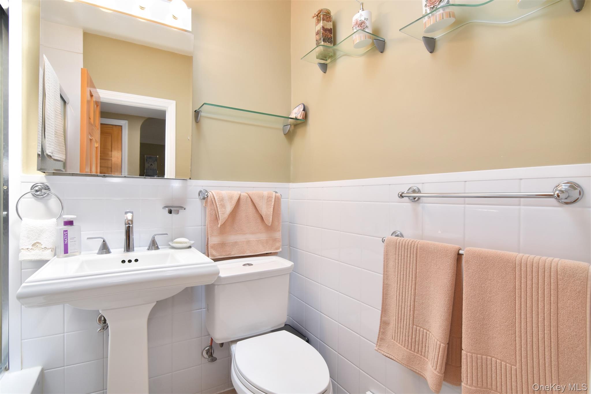 2533 Tenbroeck Avenue Property Photo 13