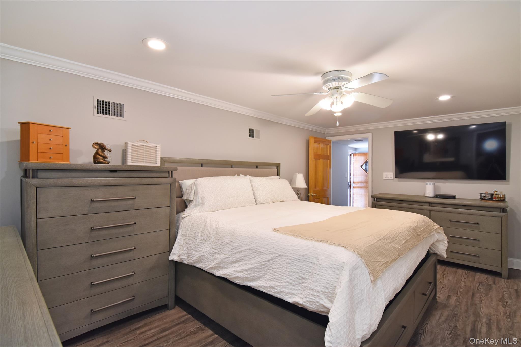 2533 Tenbroeck Avenue Property Photo 19