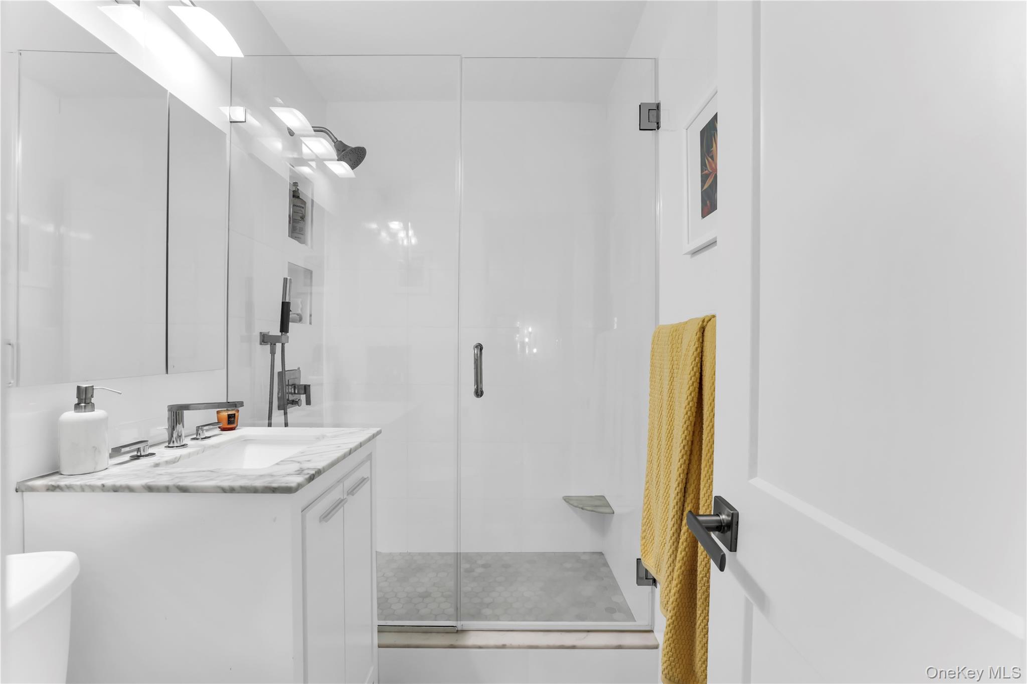 1085 Warburton 210 Property Photo 3