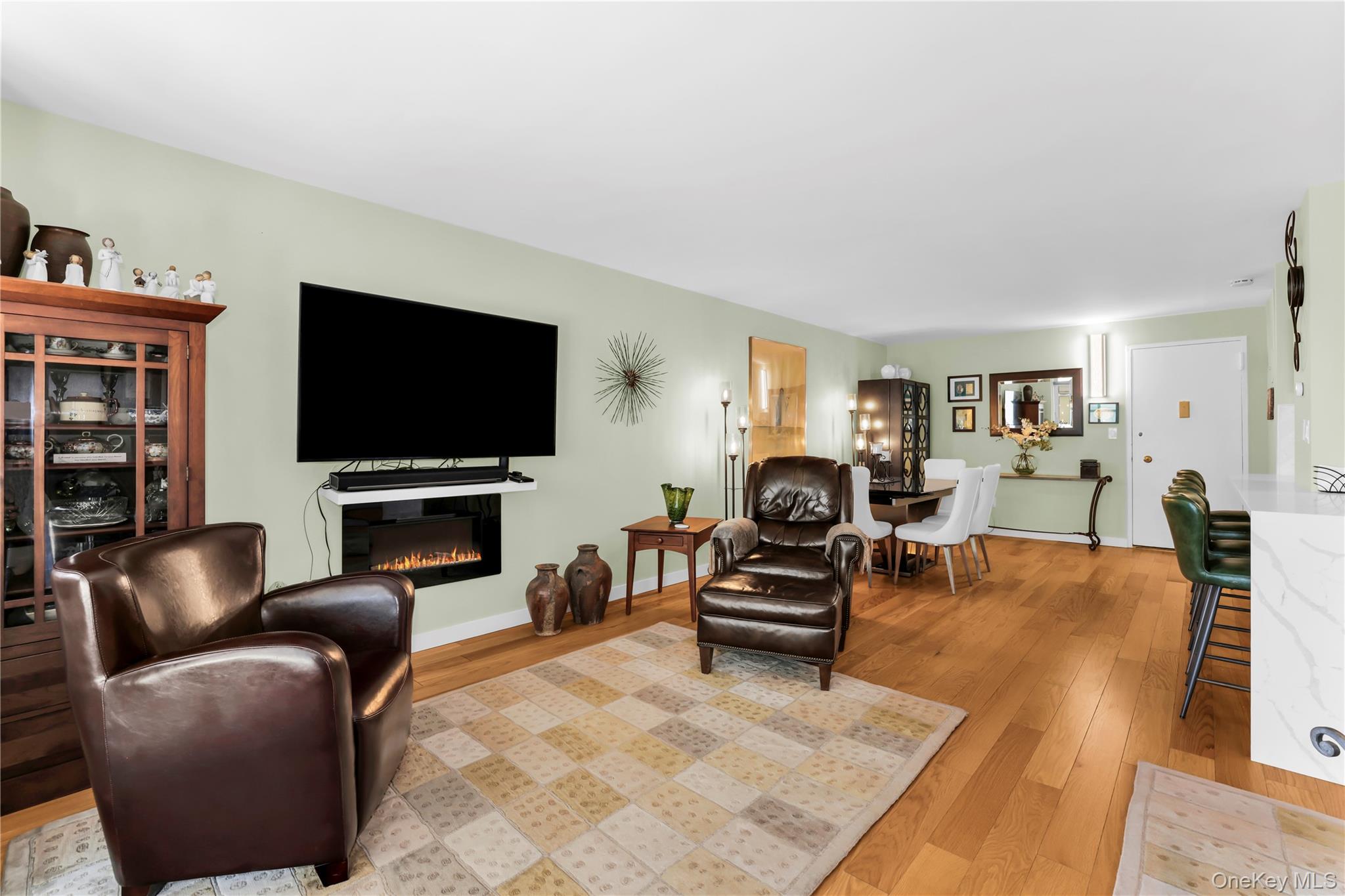 1085 Warburton 210 Property Photo 23